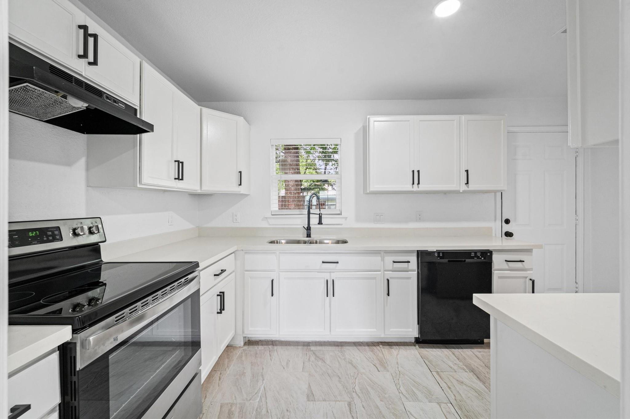 6134 Belmark Street, Houston Tx 77033 Property Photo 4