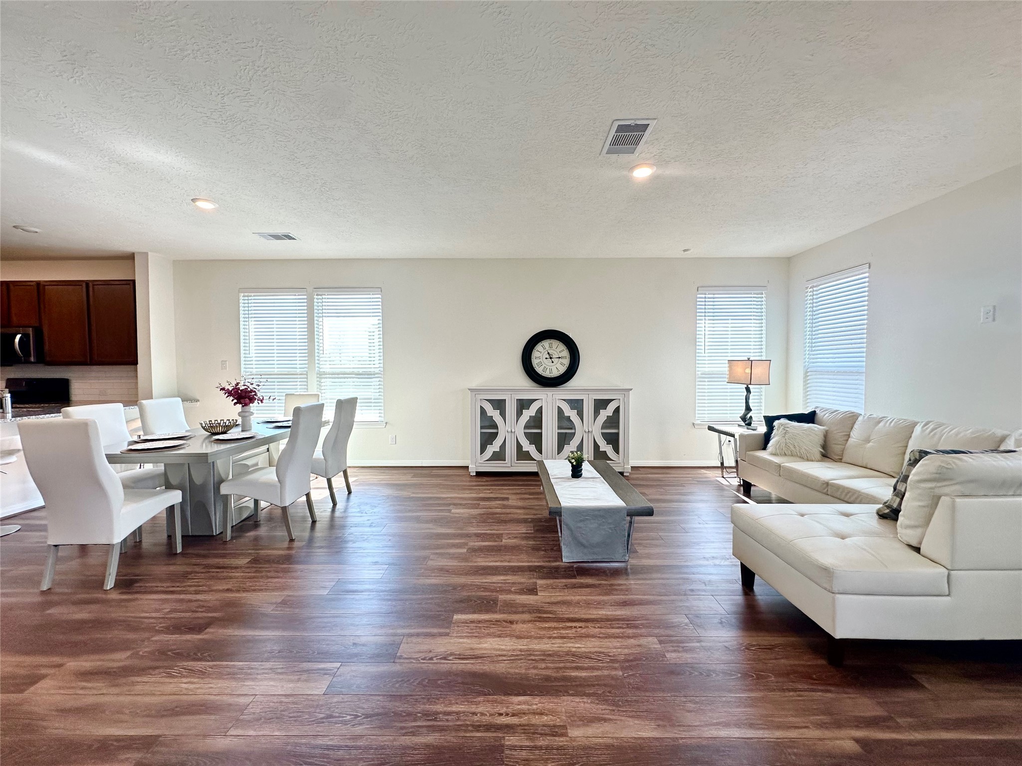 2034 Domeniko Drive Property Photo 1