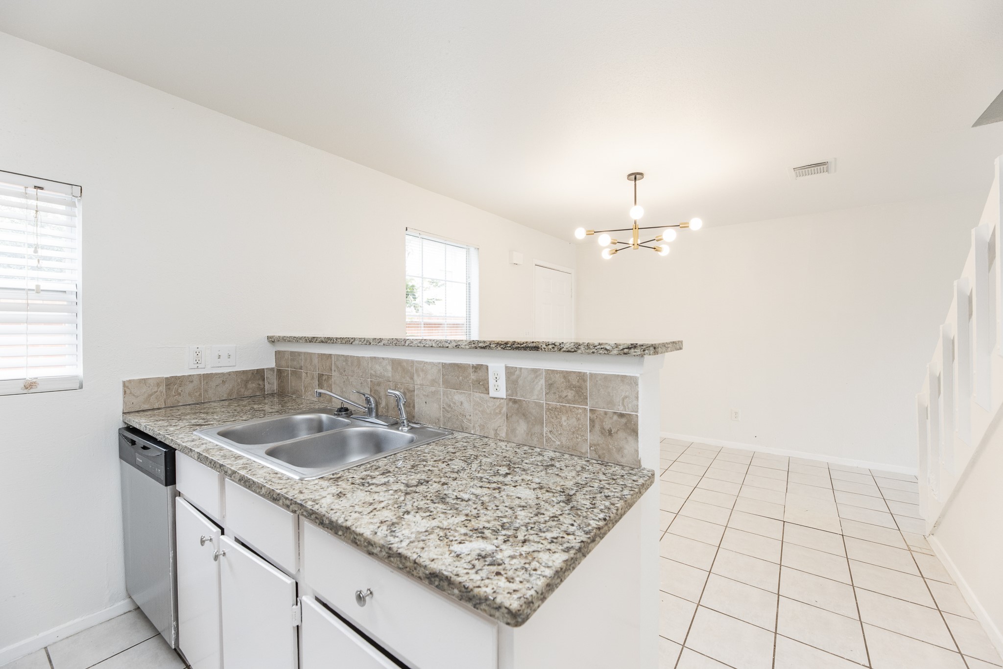 1902 Avenue B Property Photo 8