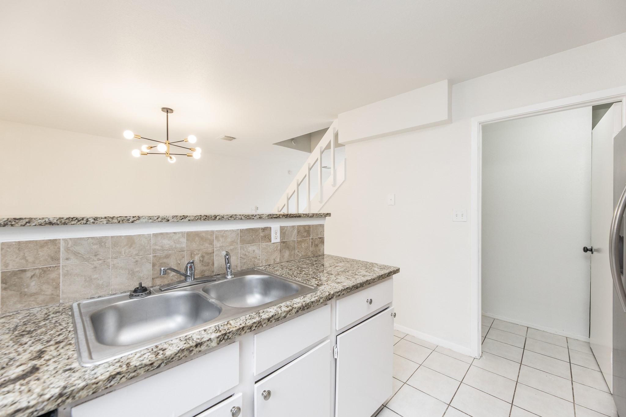 1902 Avenue B Property Photo 9