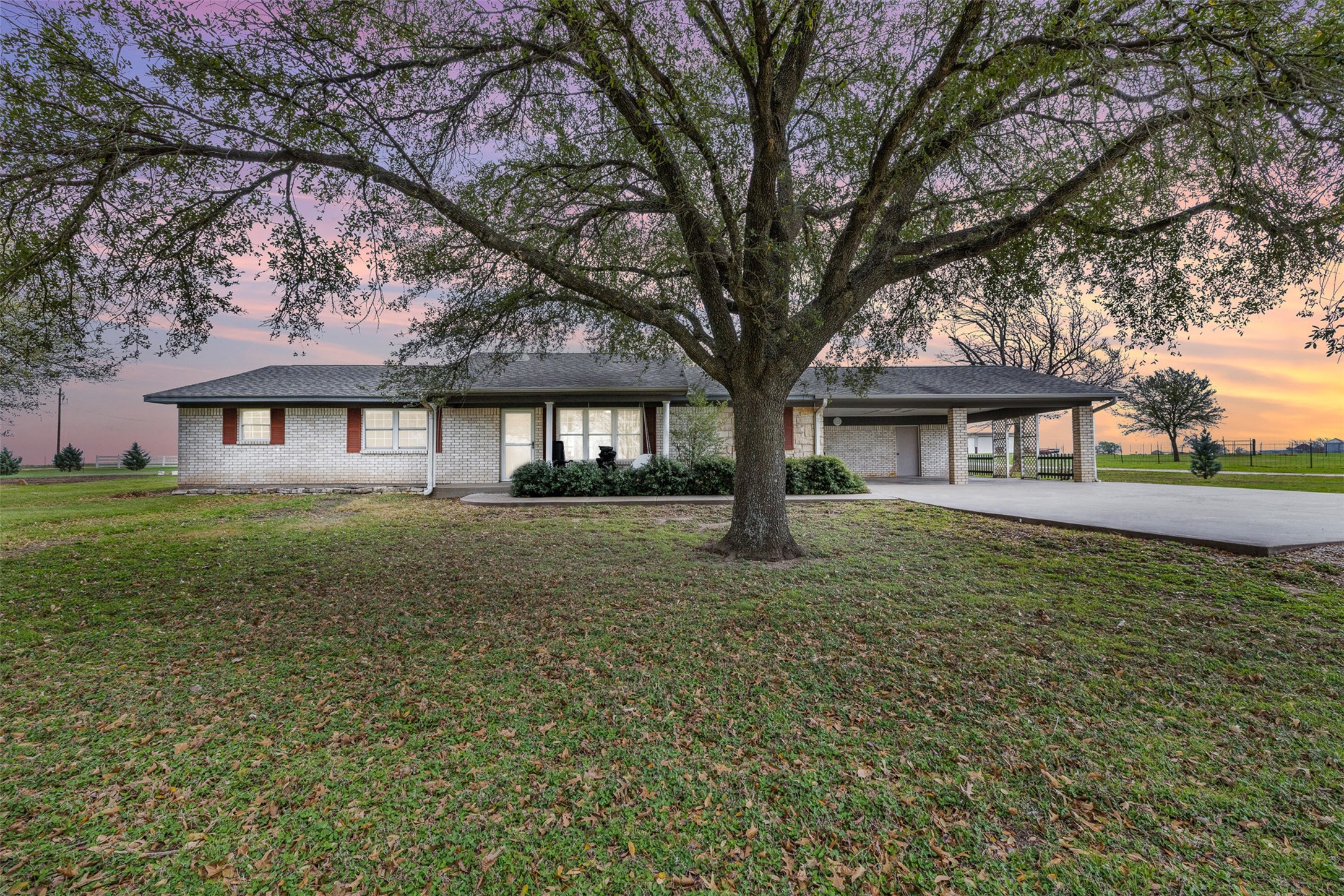 2042 Us Highway 77 Property Photo 2