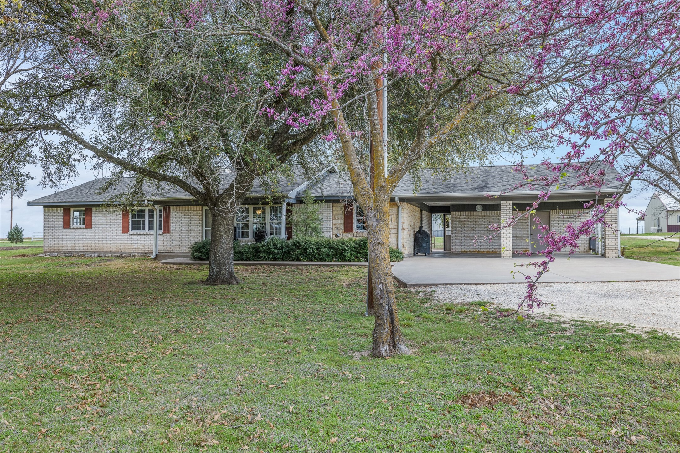 2042 Us Highway 77 Property Photo 5