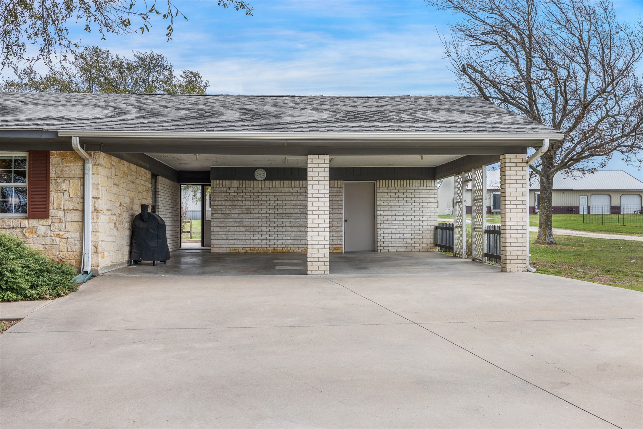 2042 Us Highway 77 Property Photo 6