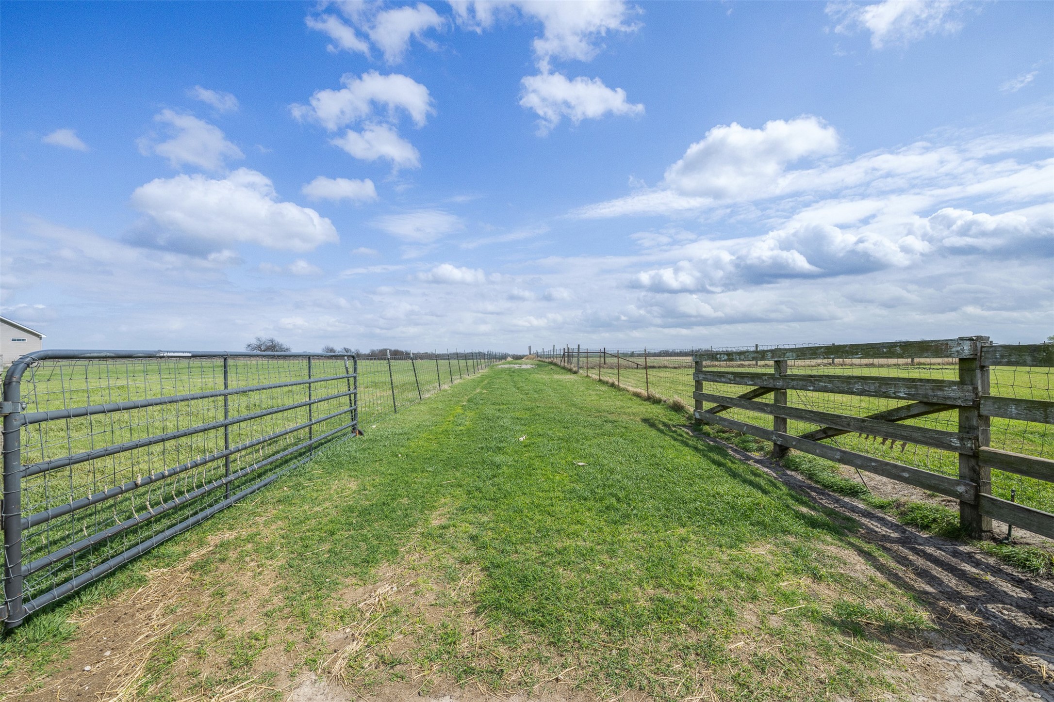 2042 Us Highway 77 Property Photo 18