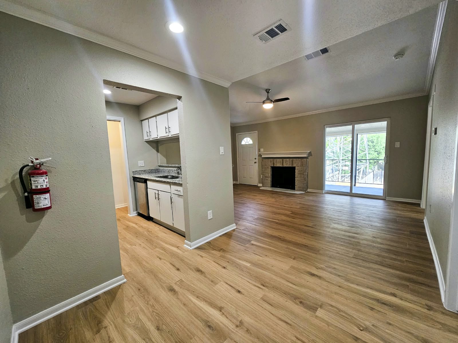 736 Memorial Mews Street 4 Property Photo 2