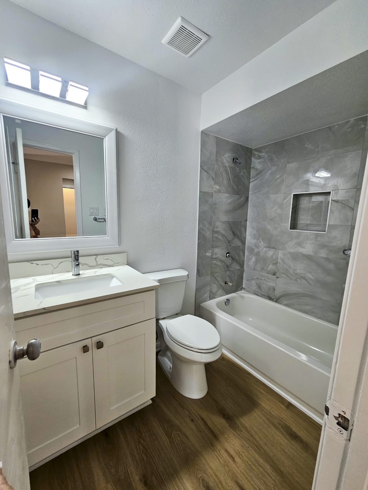 736 Memorial Mews Street 4 Property Photo 3