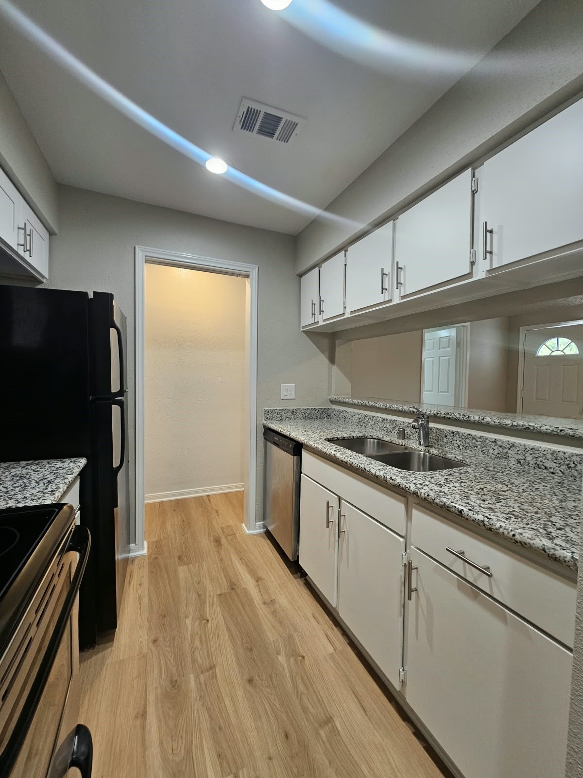 736 Memorial Mews Street 4 Property Photo 4