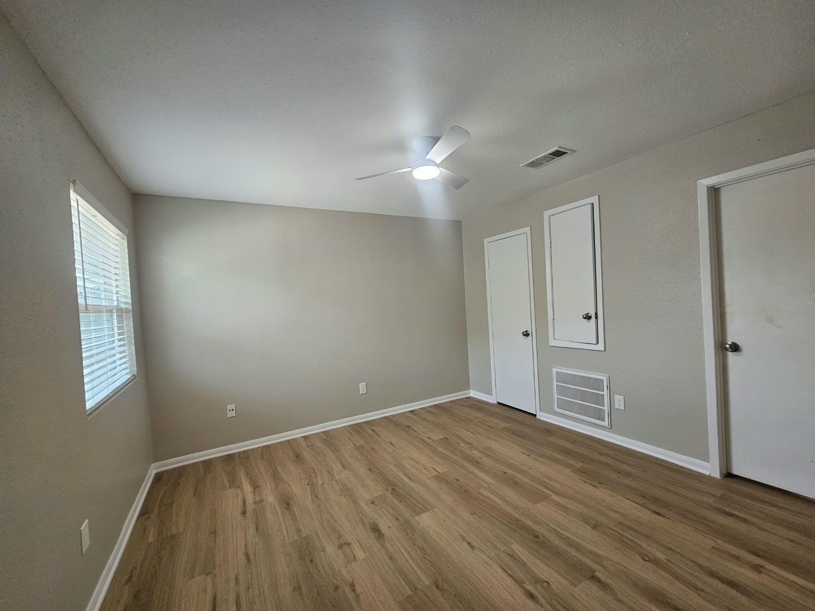 736 Memorial Mews Street 4 Property Photo 7