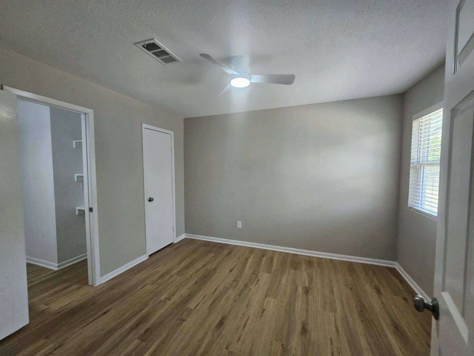 736 Memorial Mews Street 4 Property Photo 10