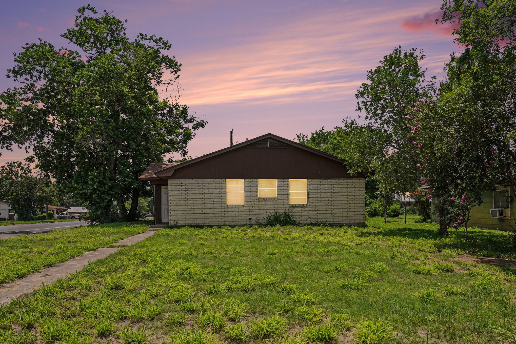 901 Coleman Street Property Photo 1