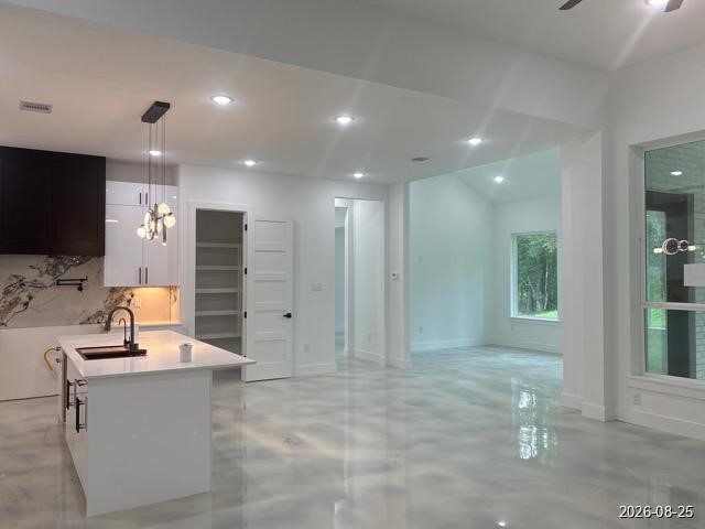 2405 W Green Briar Drive Property Photo 10