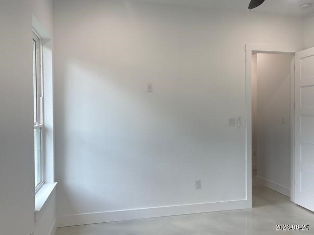 2405 W Green Briar Drive Property Photo 18