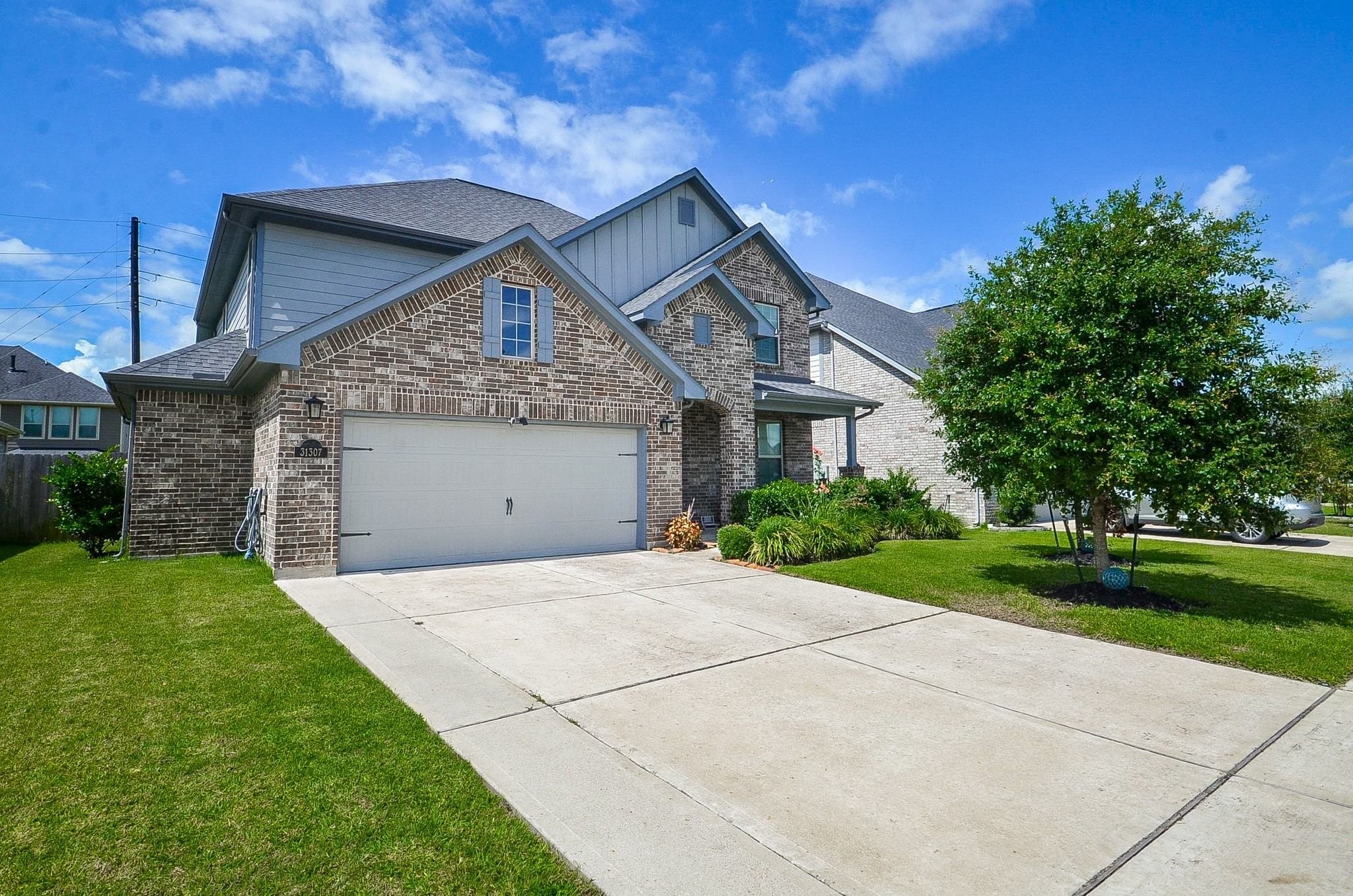 31307 Brown Fern Drive Property Photo 1