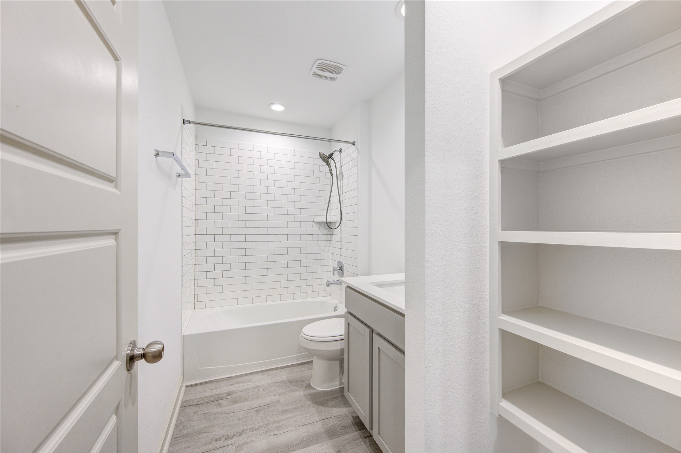 7707 Golden Rubia Lane Property Photo 6