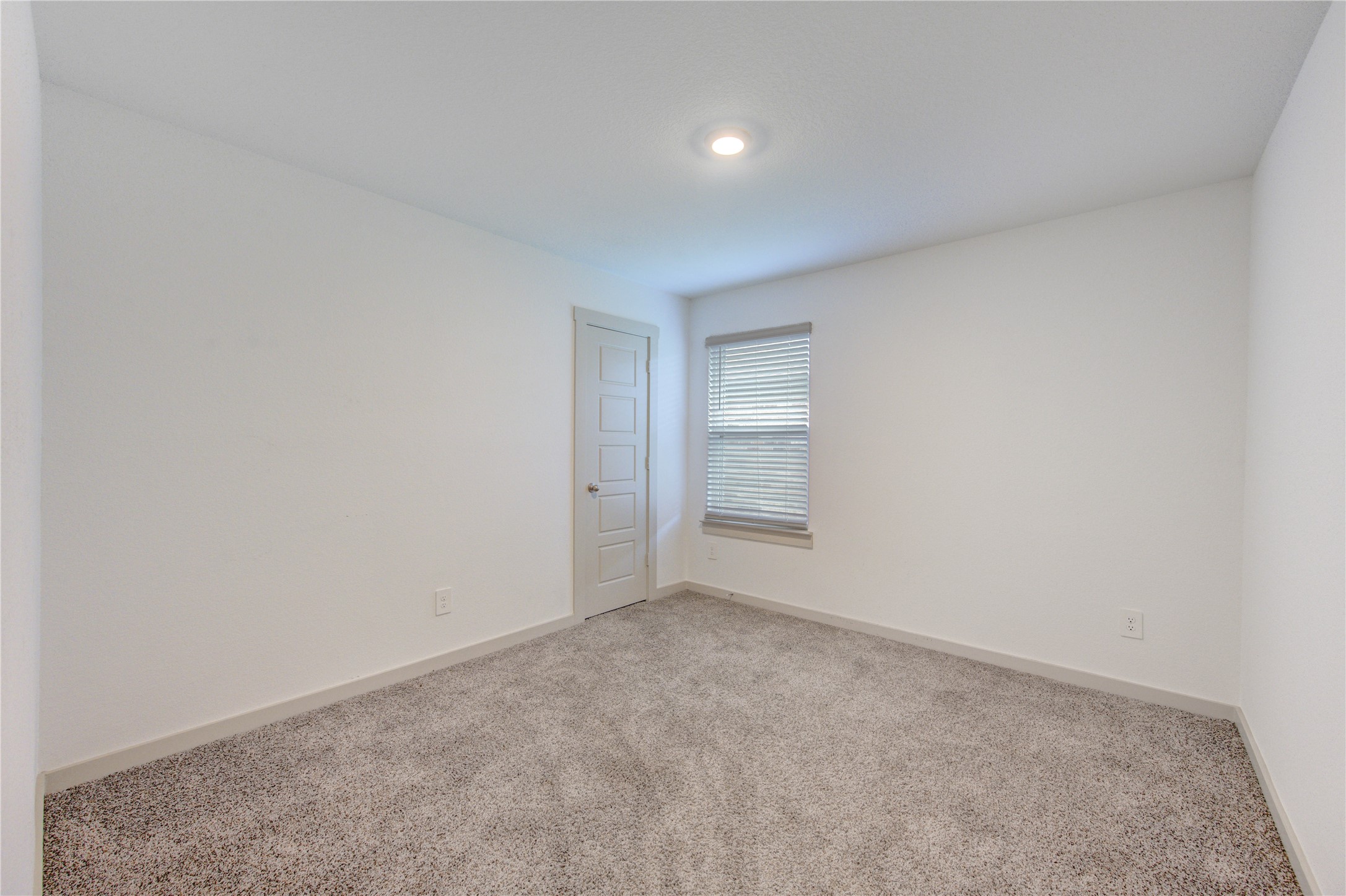 7707 Golden Rubia Lane Property Photo 10