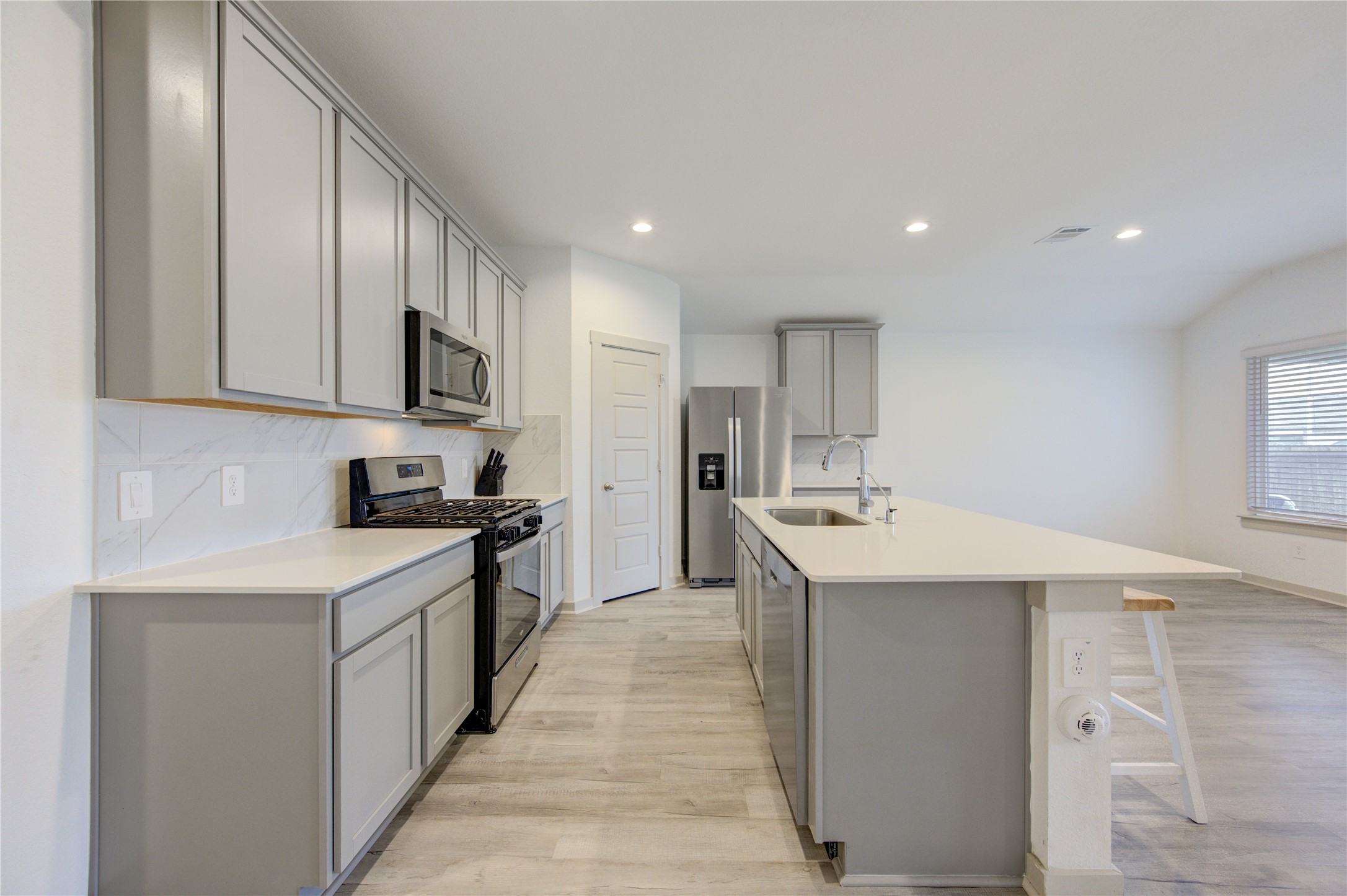 7707 Golden Rubia Lane Property Photo 12