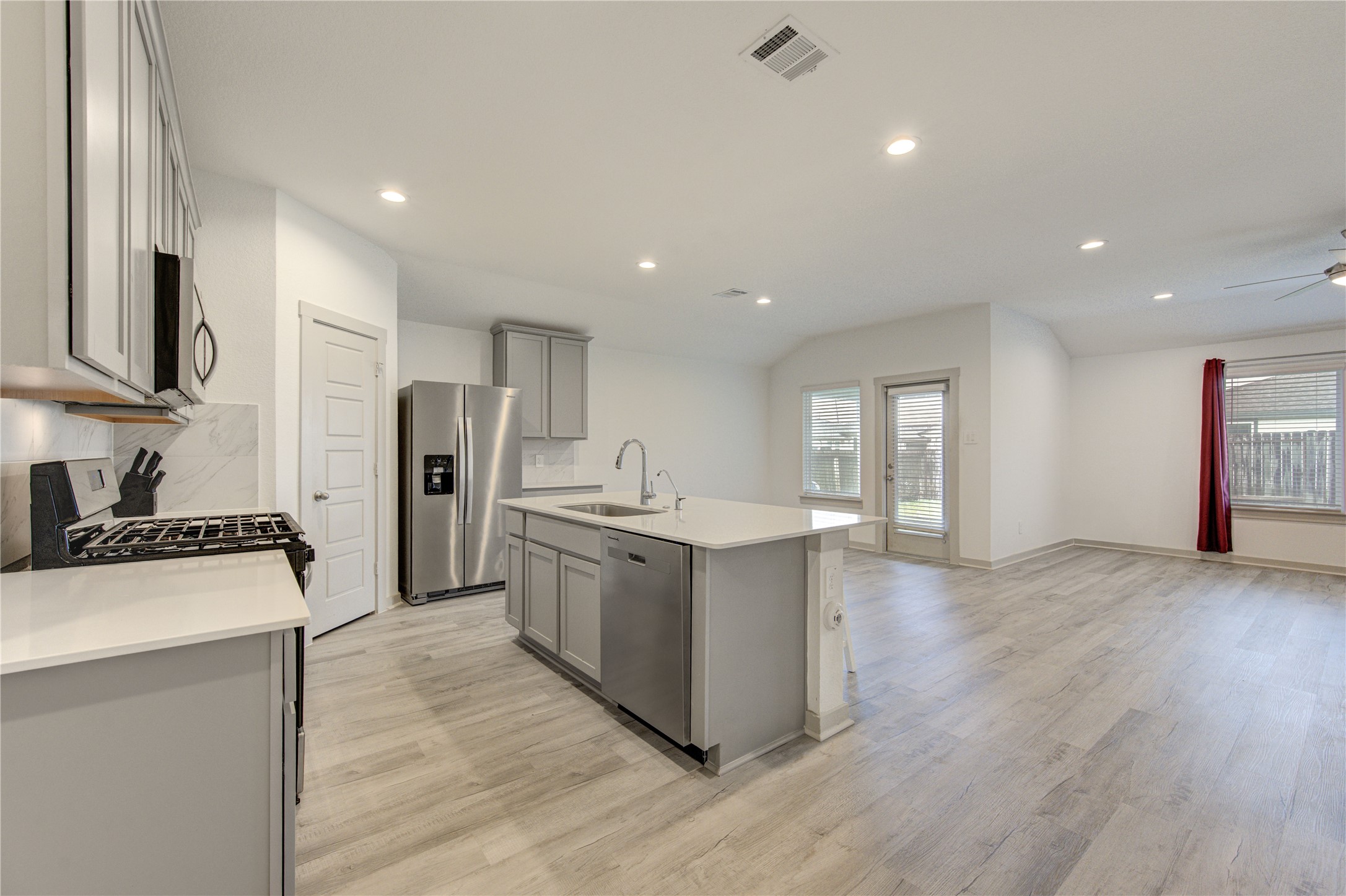 7707 Golden Rubia Lane Property Photo 14