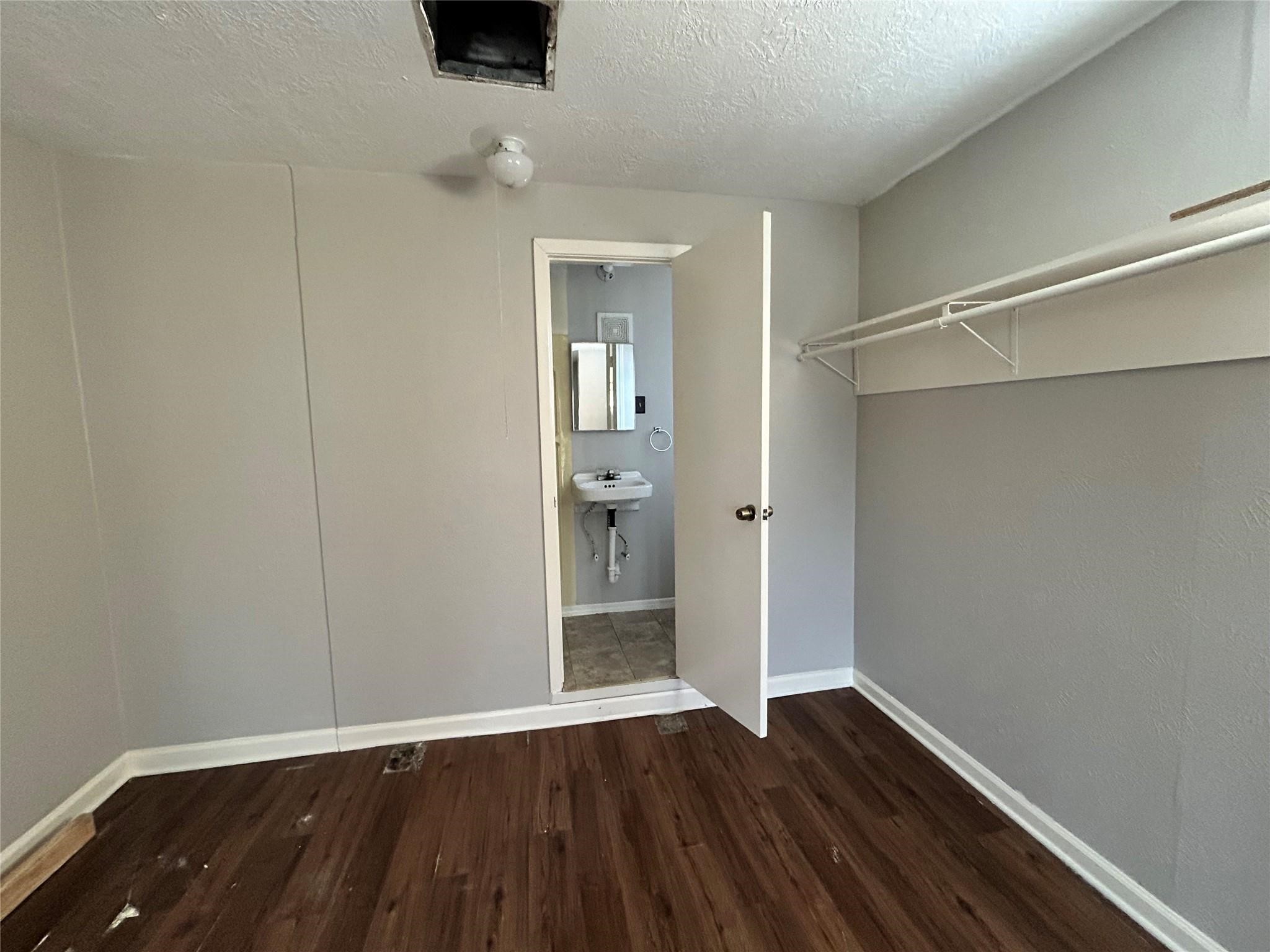 914 Elton Street Property Photo 6