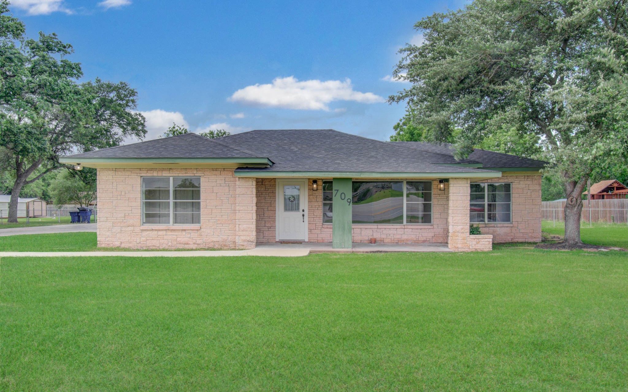 709 S Mccarty Avenue Property Photo 1