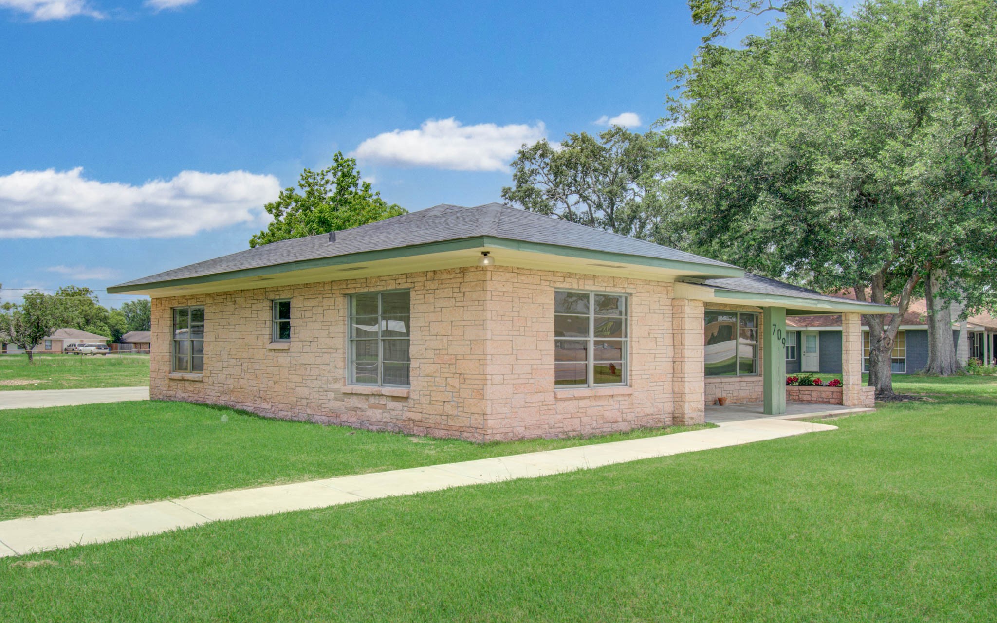 709 S Mccarty Avenue Property Photo 4