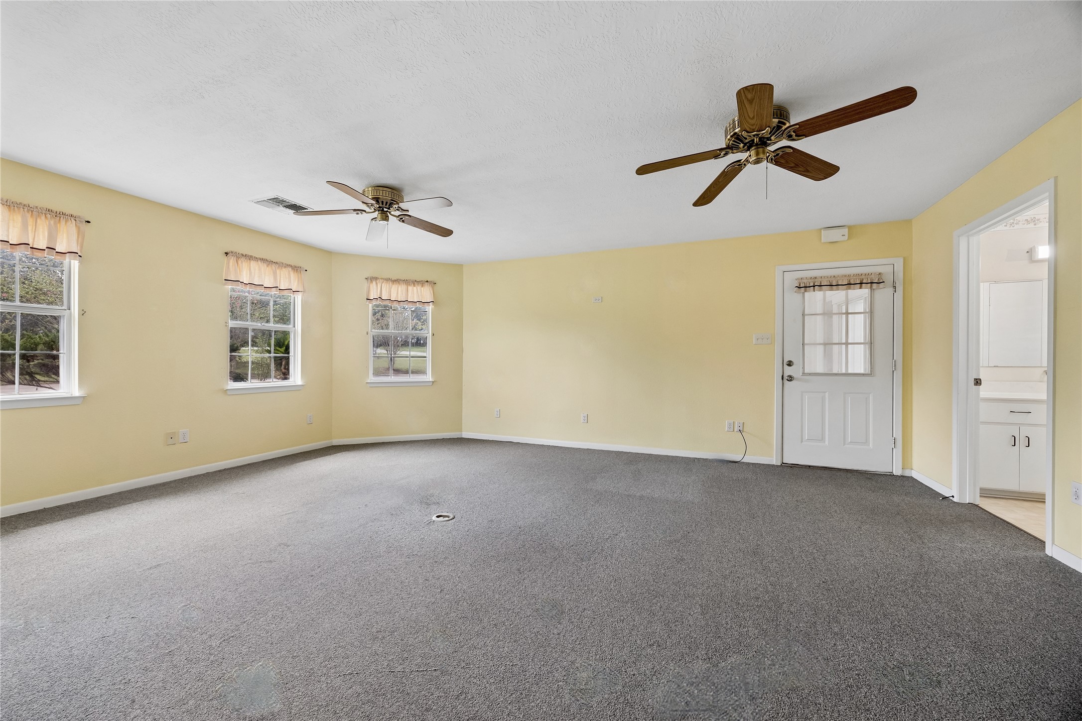 8225 Clarann Lane Property Photo 12