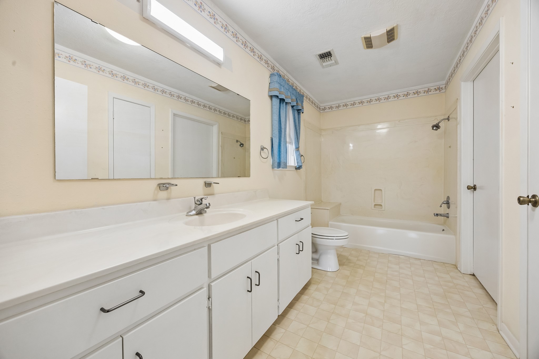 8225 Clarann Lane Property Photo 13