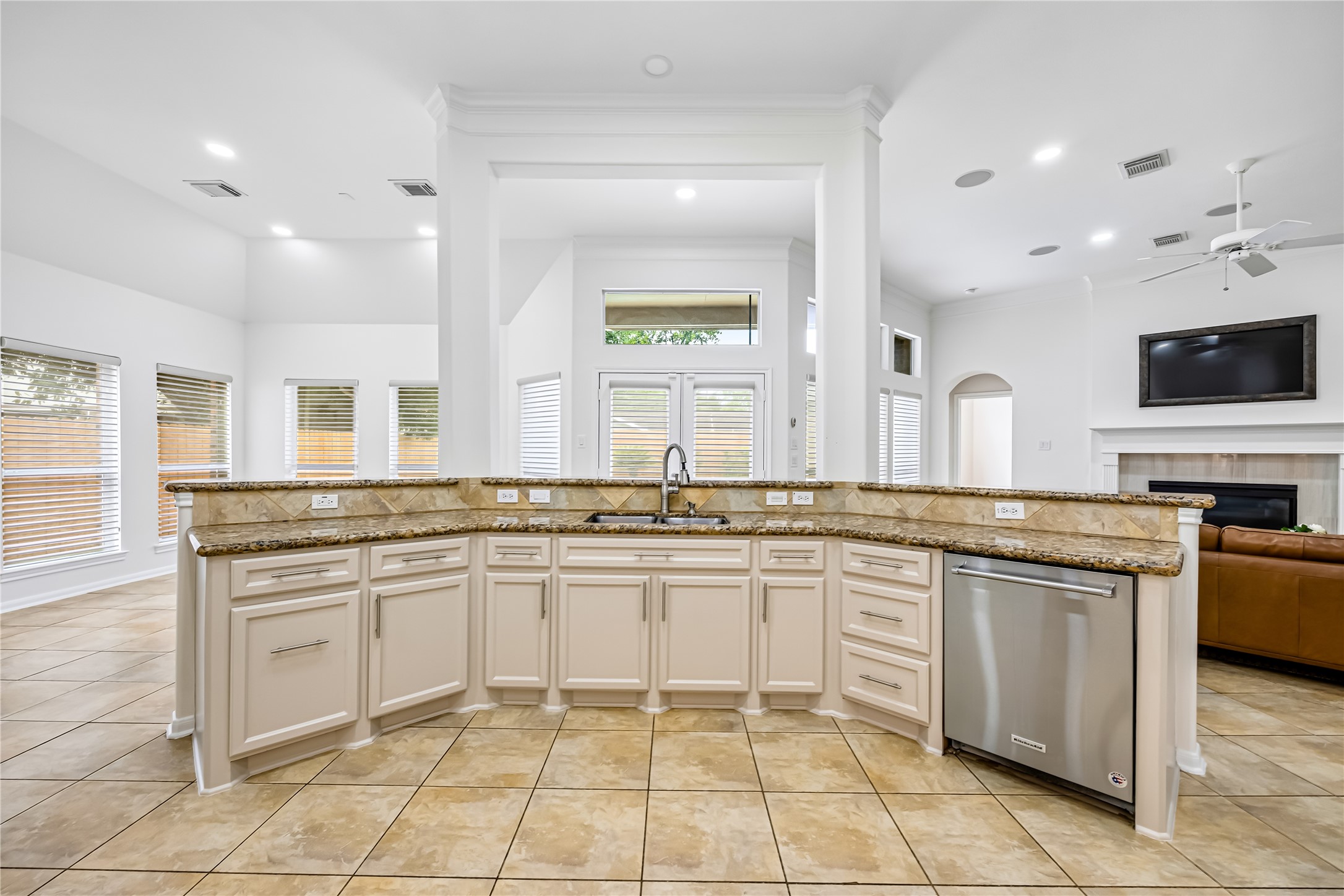 4629 Oakdale Street Property Photo 1