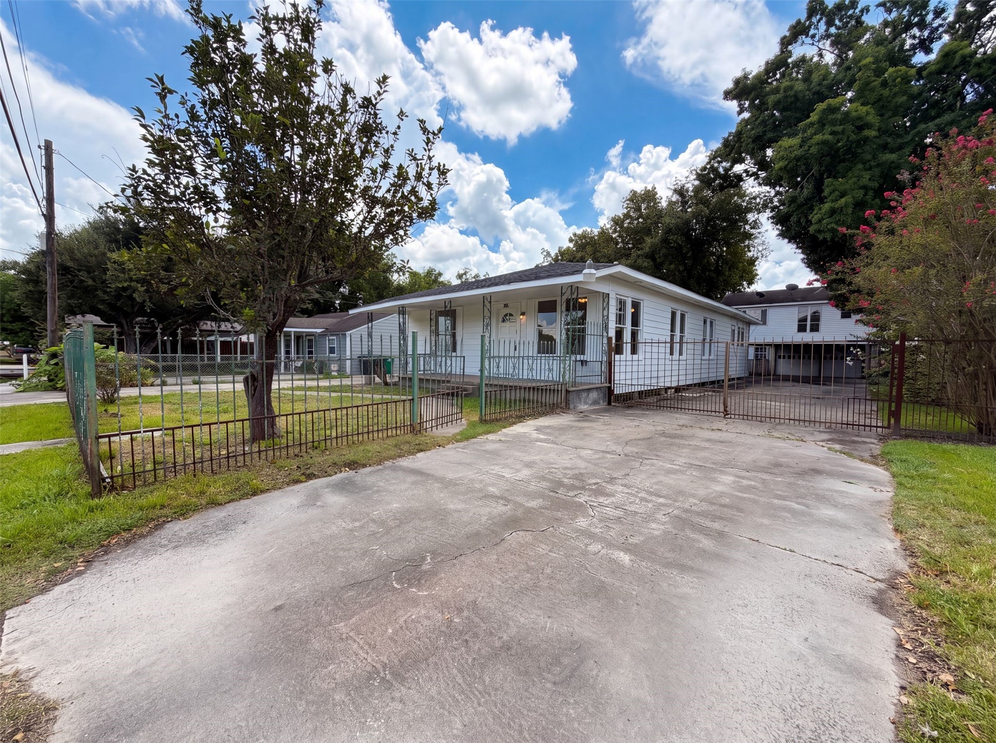 714 Bolling Lane Property Photo 1