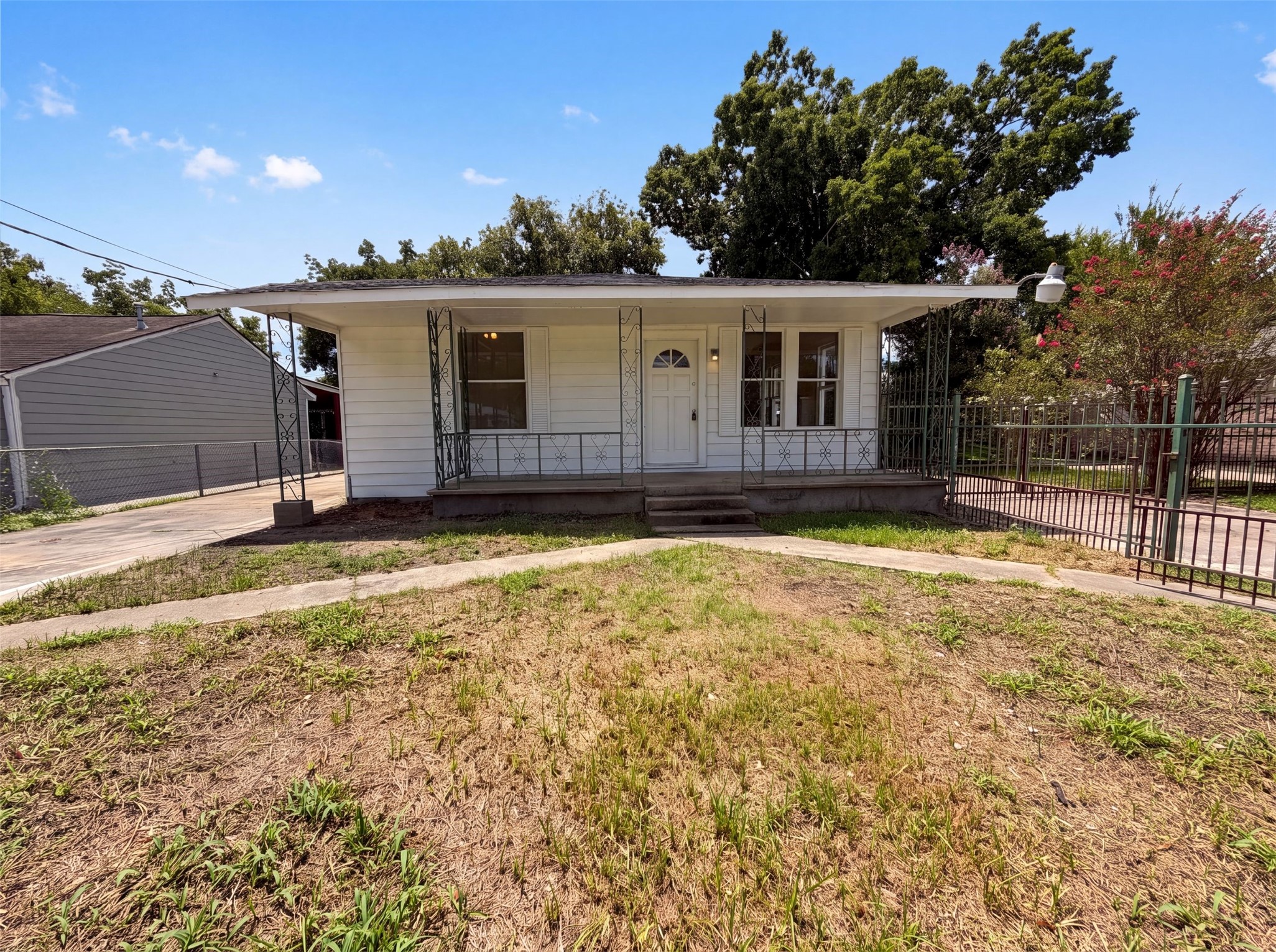 714 Bolling Lane Property Photo 3