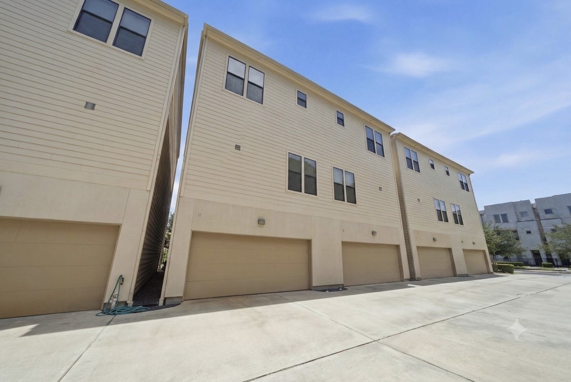 1206 Delano Street Property Photo 32