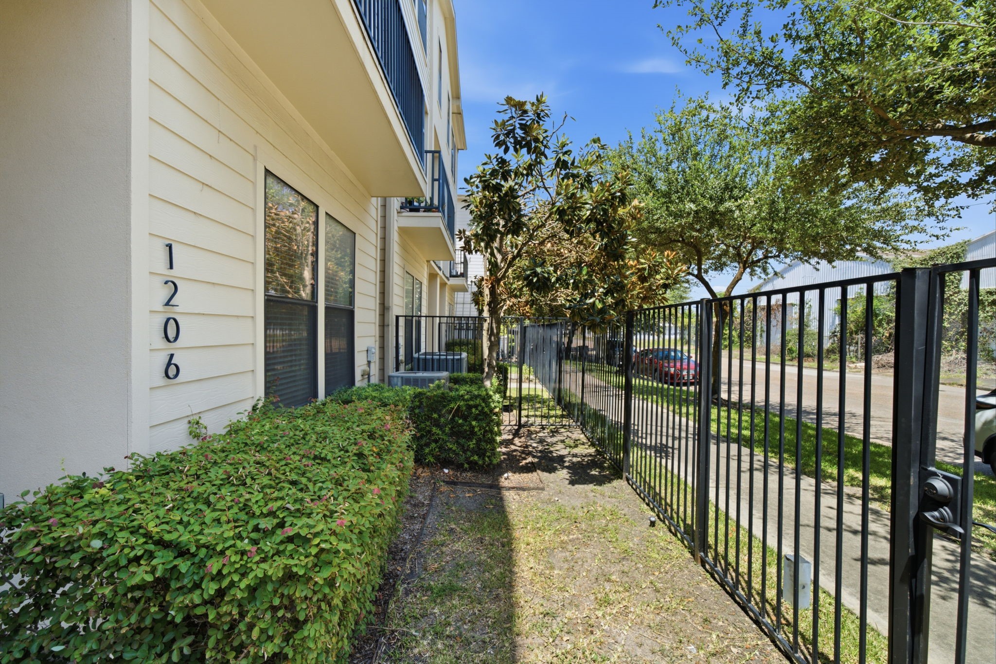 1206 Delano Street Property Photo 33