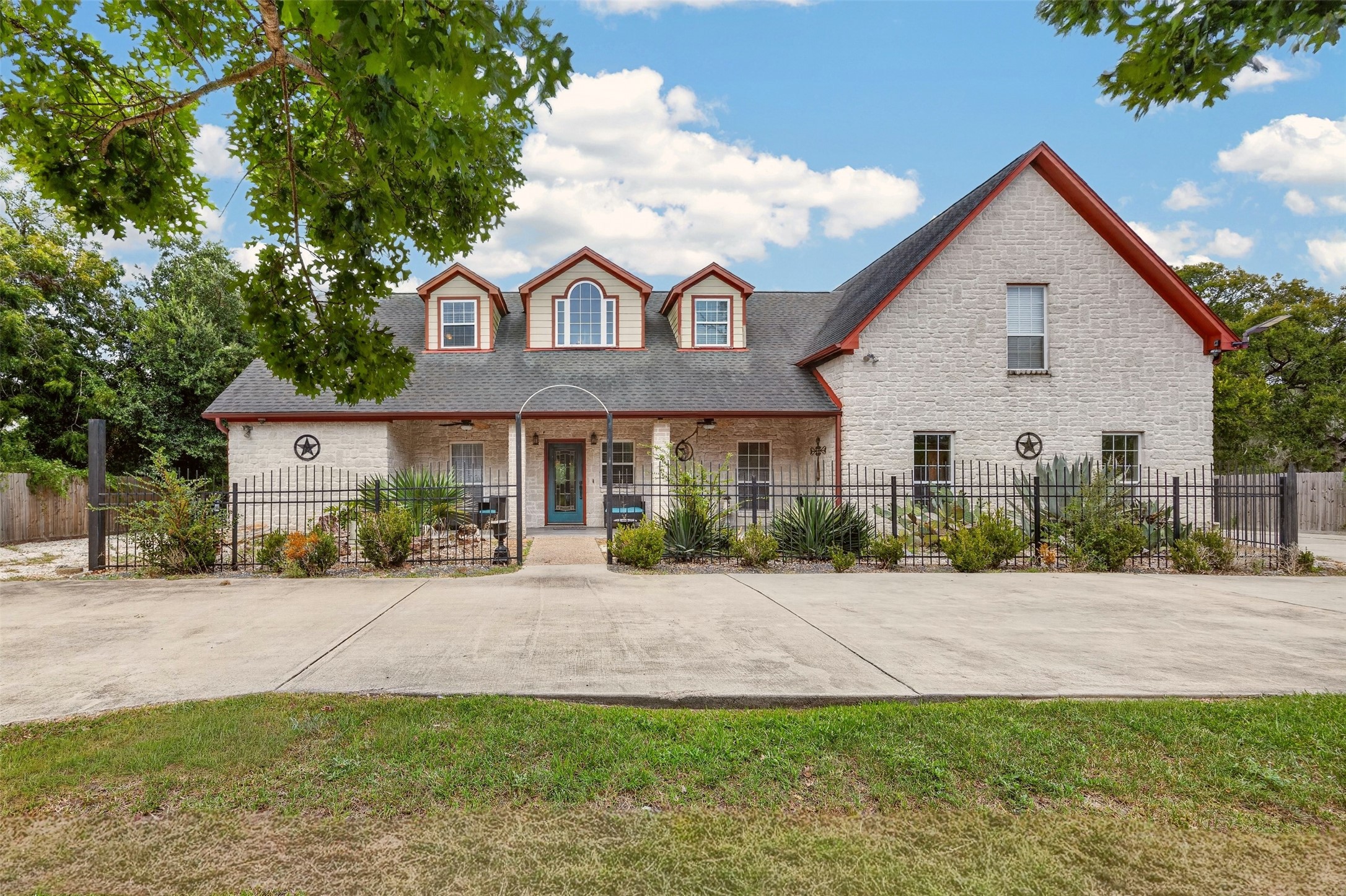 8618 Highway 6 Property Photo 2