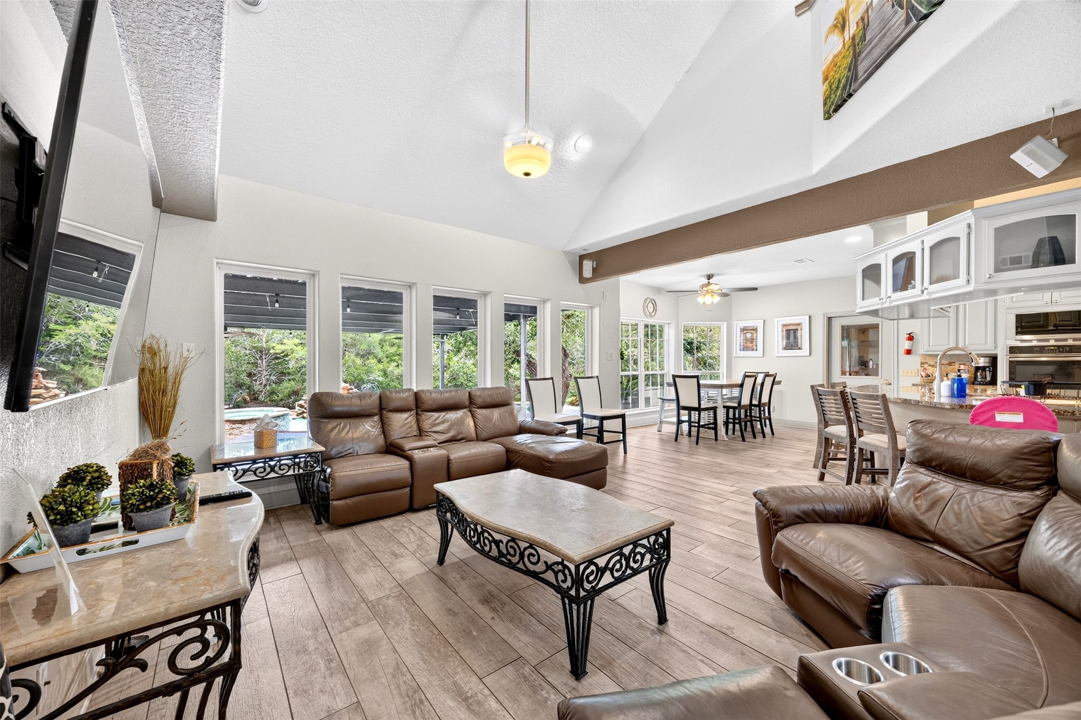 8618 Highway 6 Property Photo 14