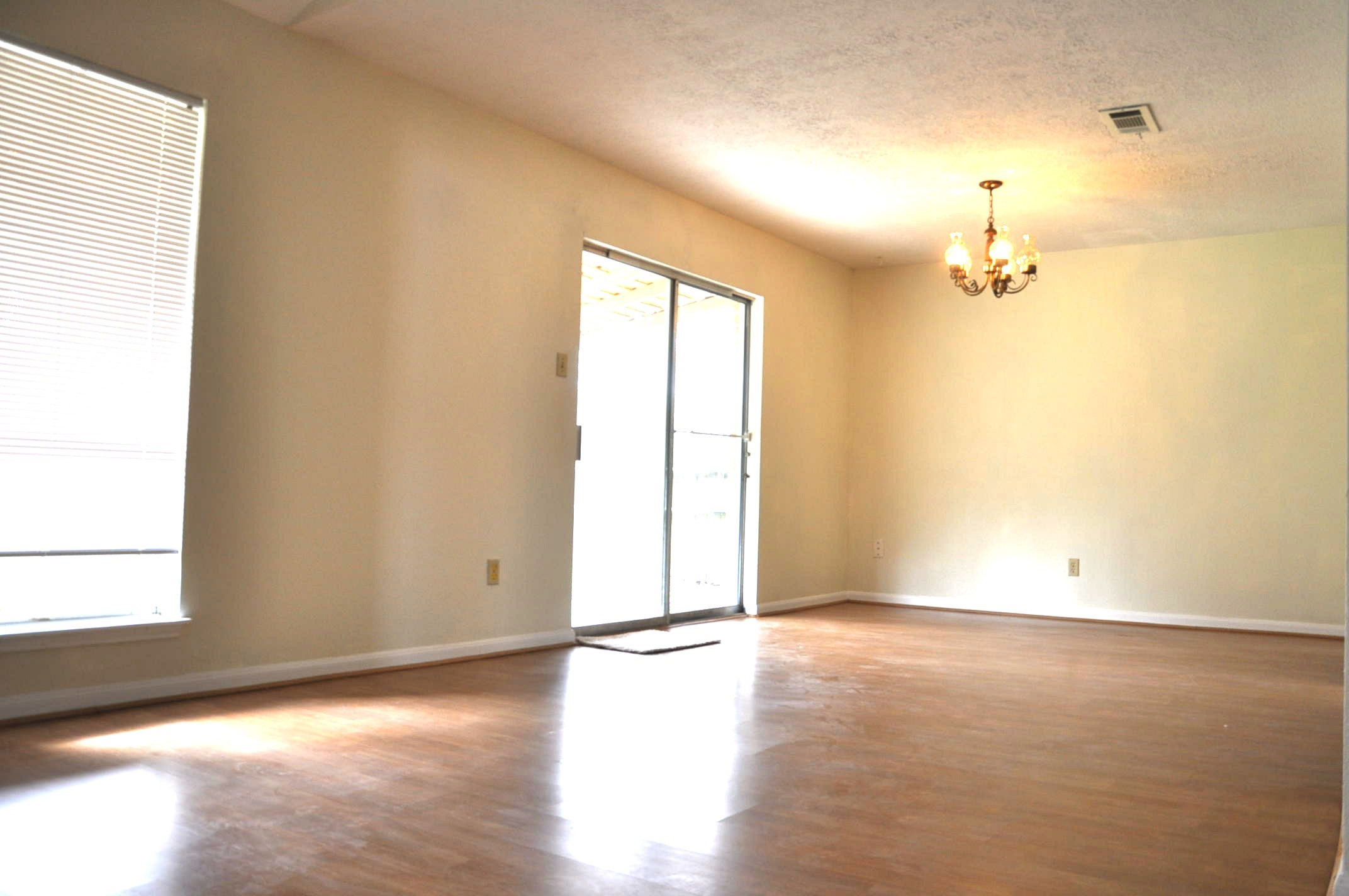 16454 Hickory Knoll Drive Property Photo 6
