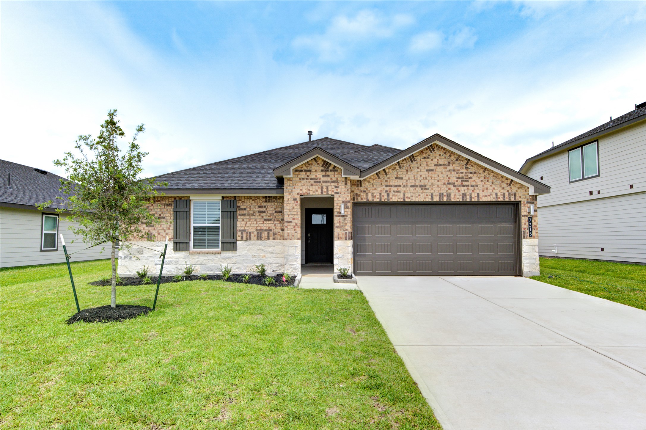 7315 Sunset Creek Drive Property Photo 1