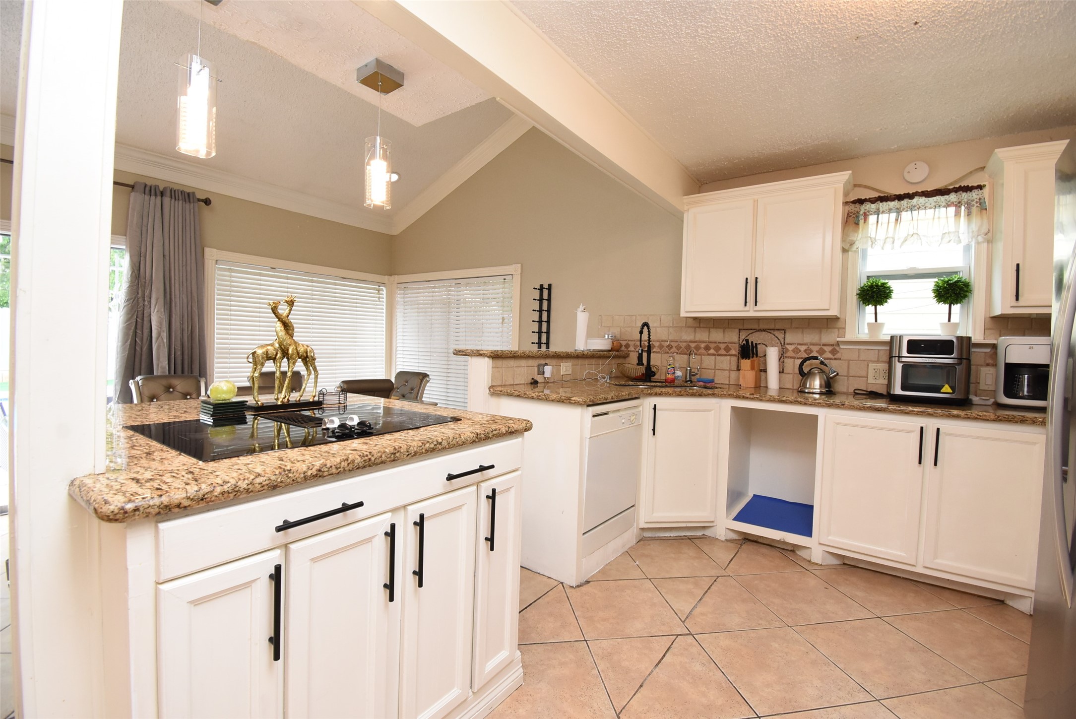 7726 Miller Glen Lane Property Photo 10