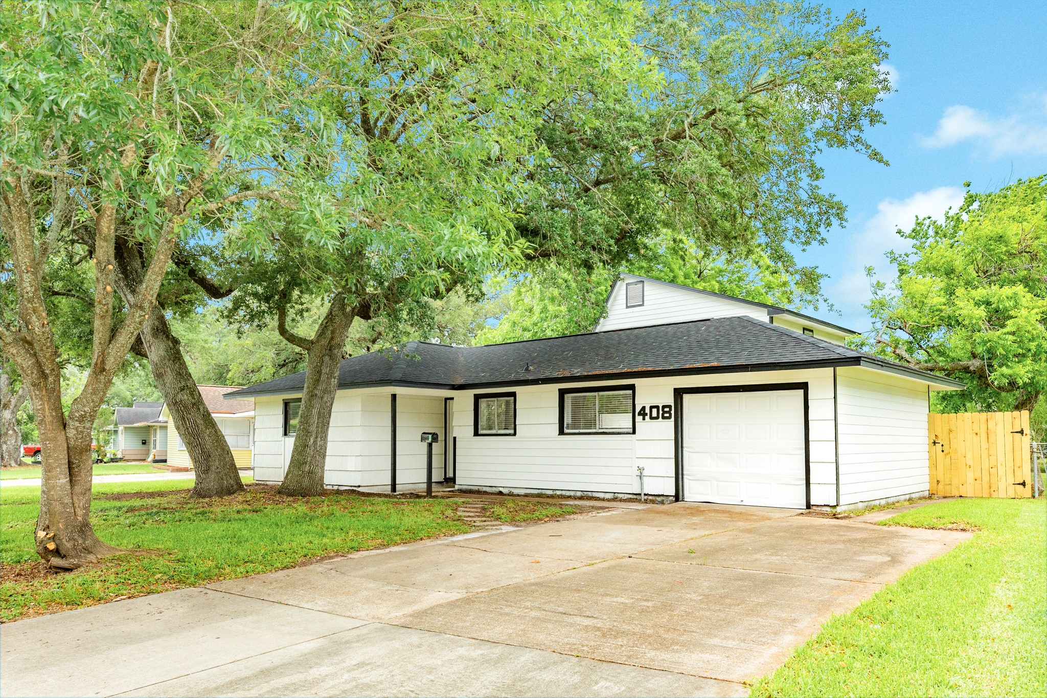 408 Gardenia Street Property Photo 1