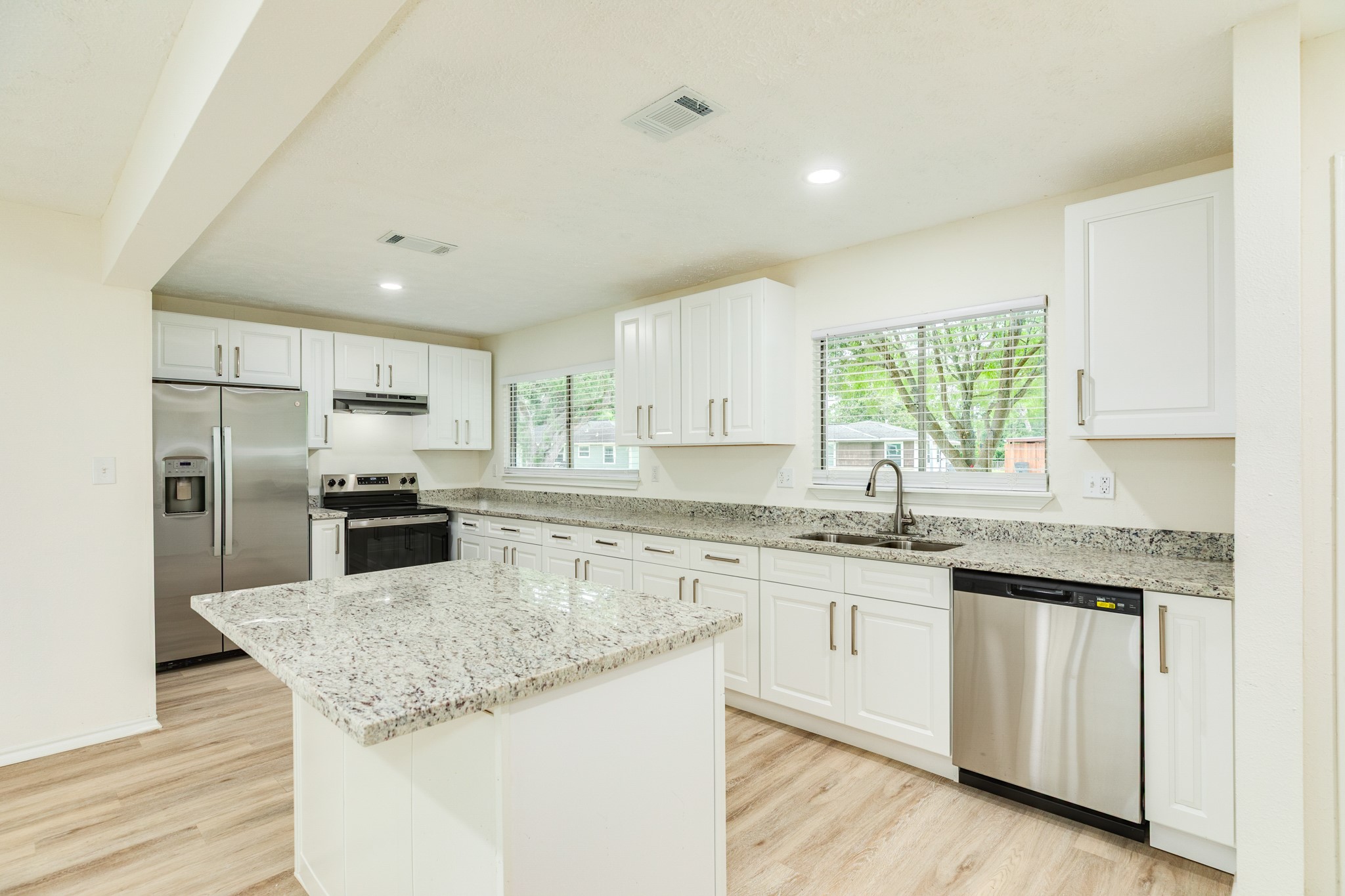 408 Gardenia Street Property Photo 3