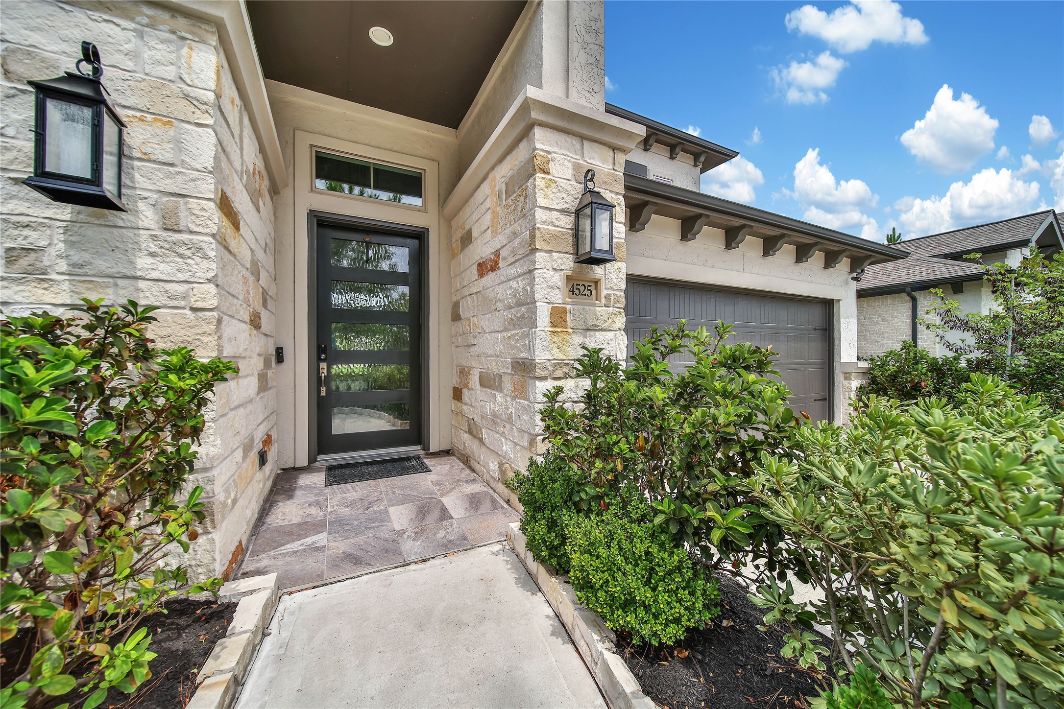 4525 Woodland Bend Court Property Photo 4