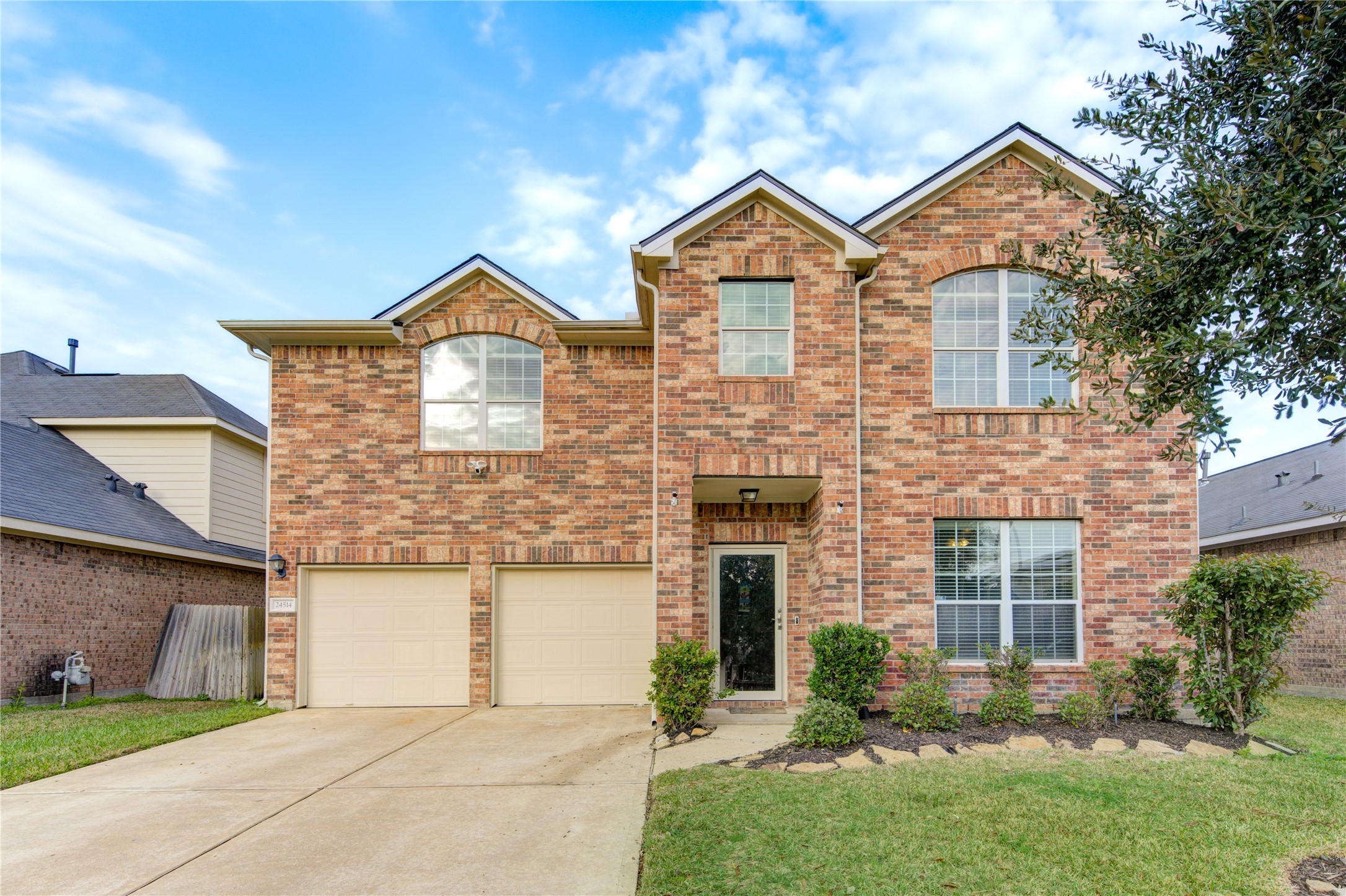24514 Hikers Bend Drive Property Photo 4