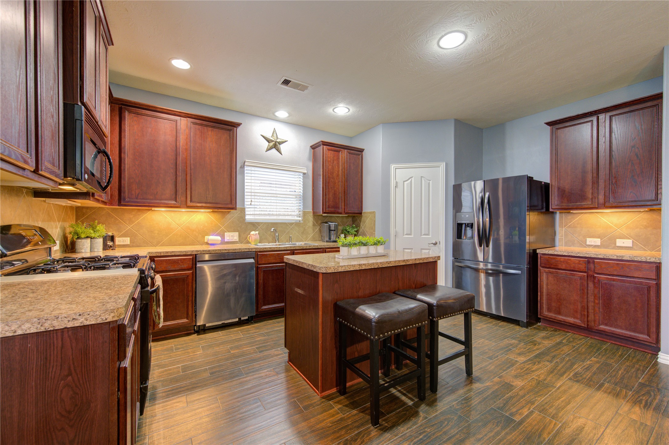 24514 Hikers Bend Drive Property Photo 9