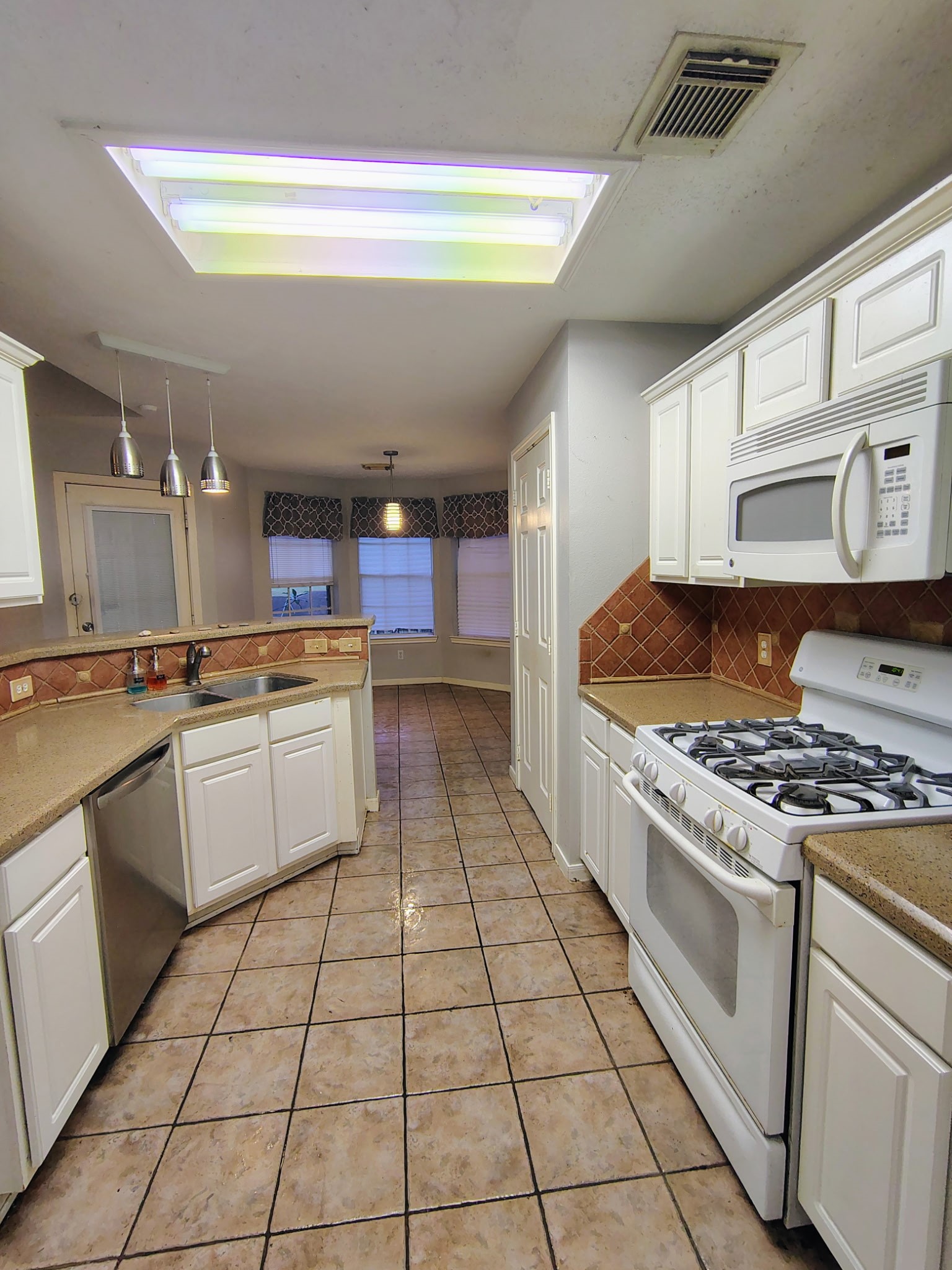 3443 Shore Shadows Drive Property Photo 10