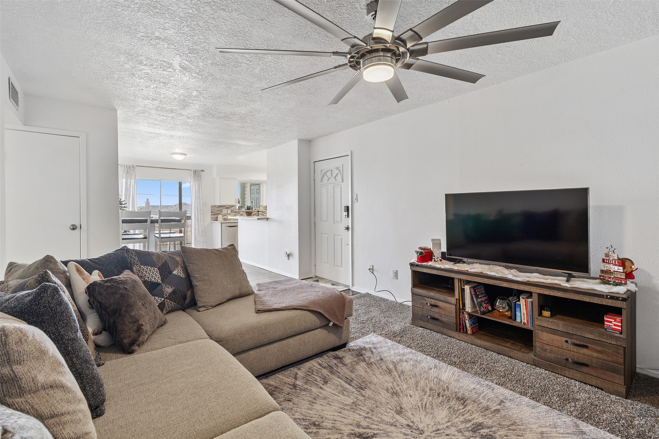7600 Emmett F Lowry Expressway 1102 Property Photo 4