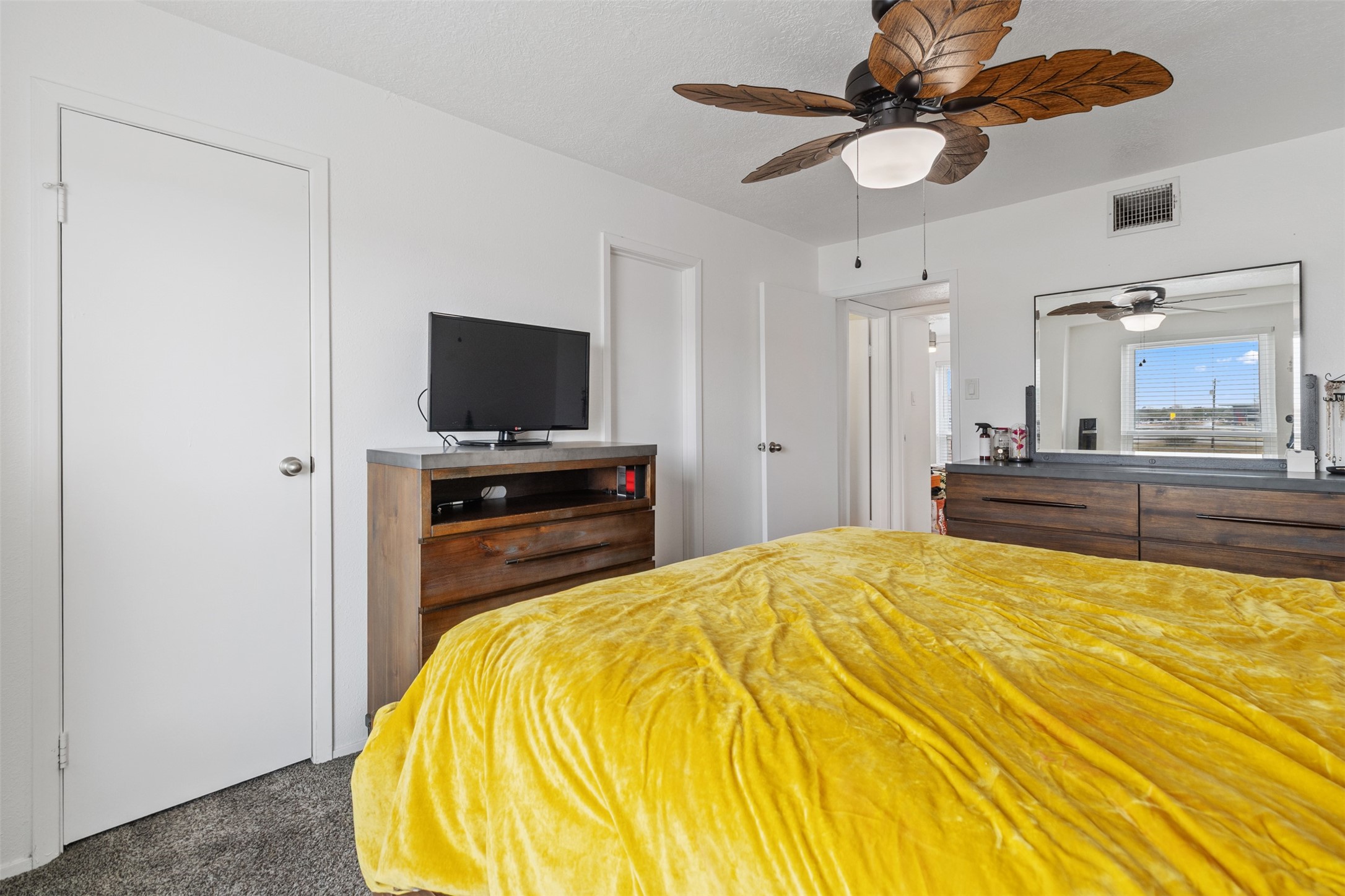 7600 Emmett F Lowry Expressway 1102 Property Photo 14