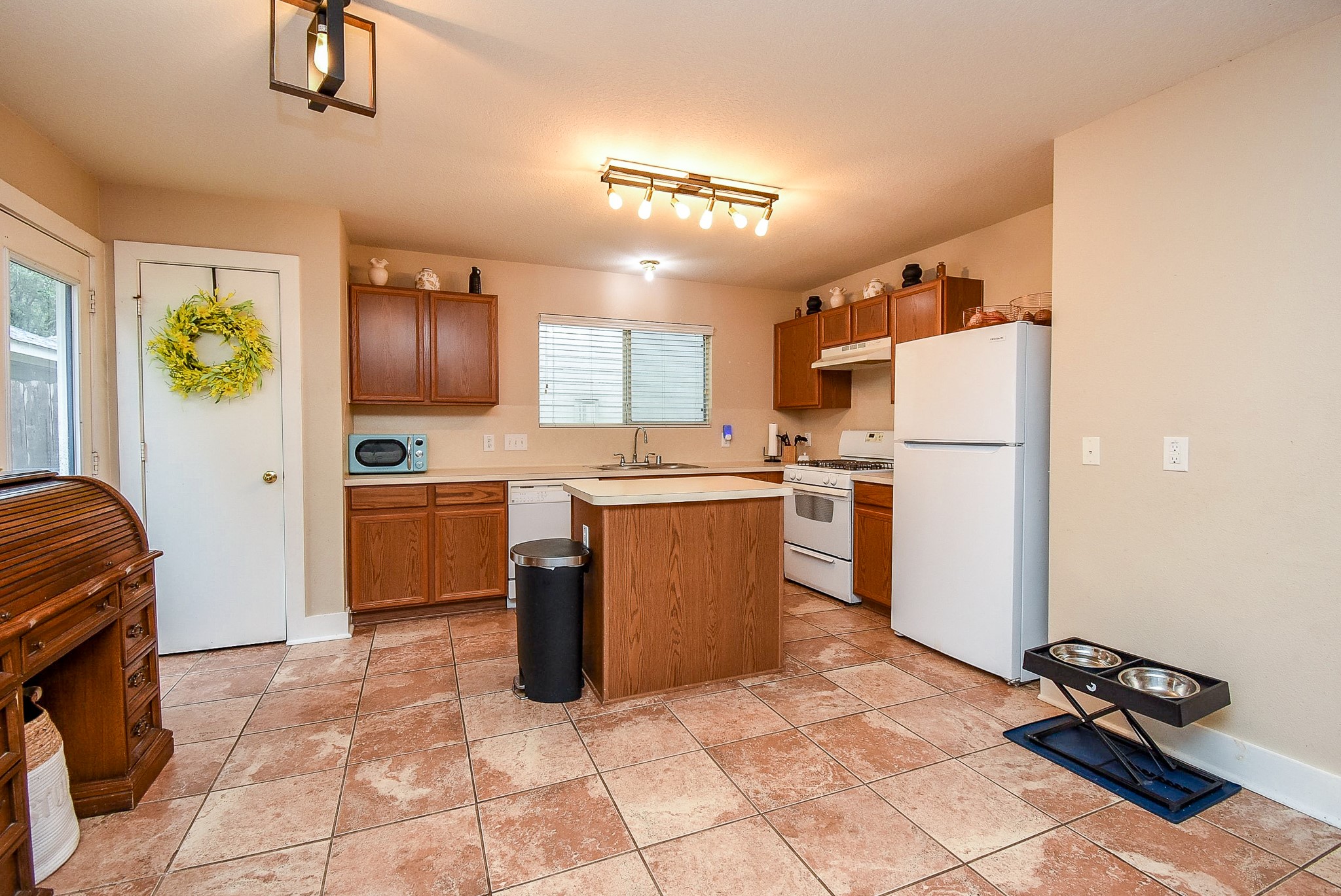 10735 Cobblecreek Way Property Photo 9