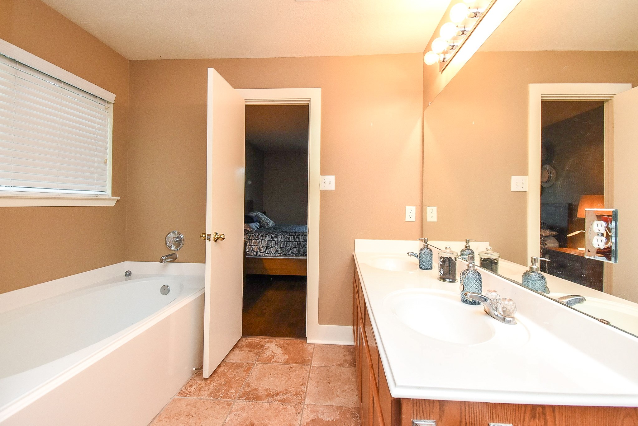 10735 Cobblecreek Way Property Photo 18