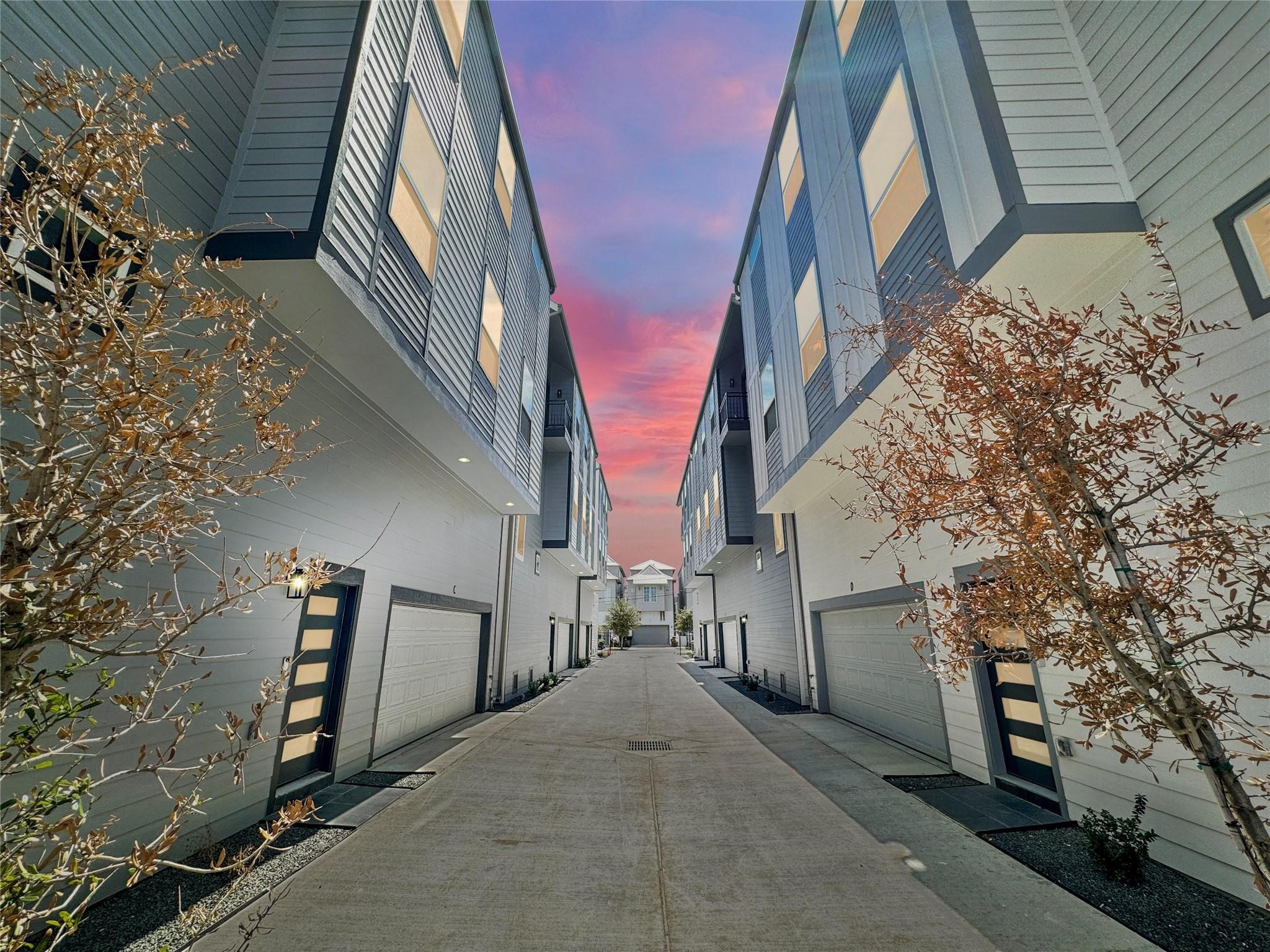 1221 W 16th Street C Property Photo 1