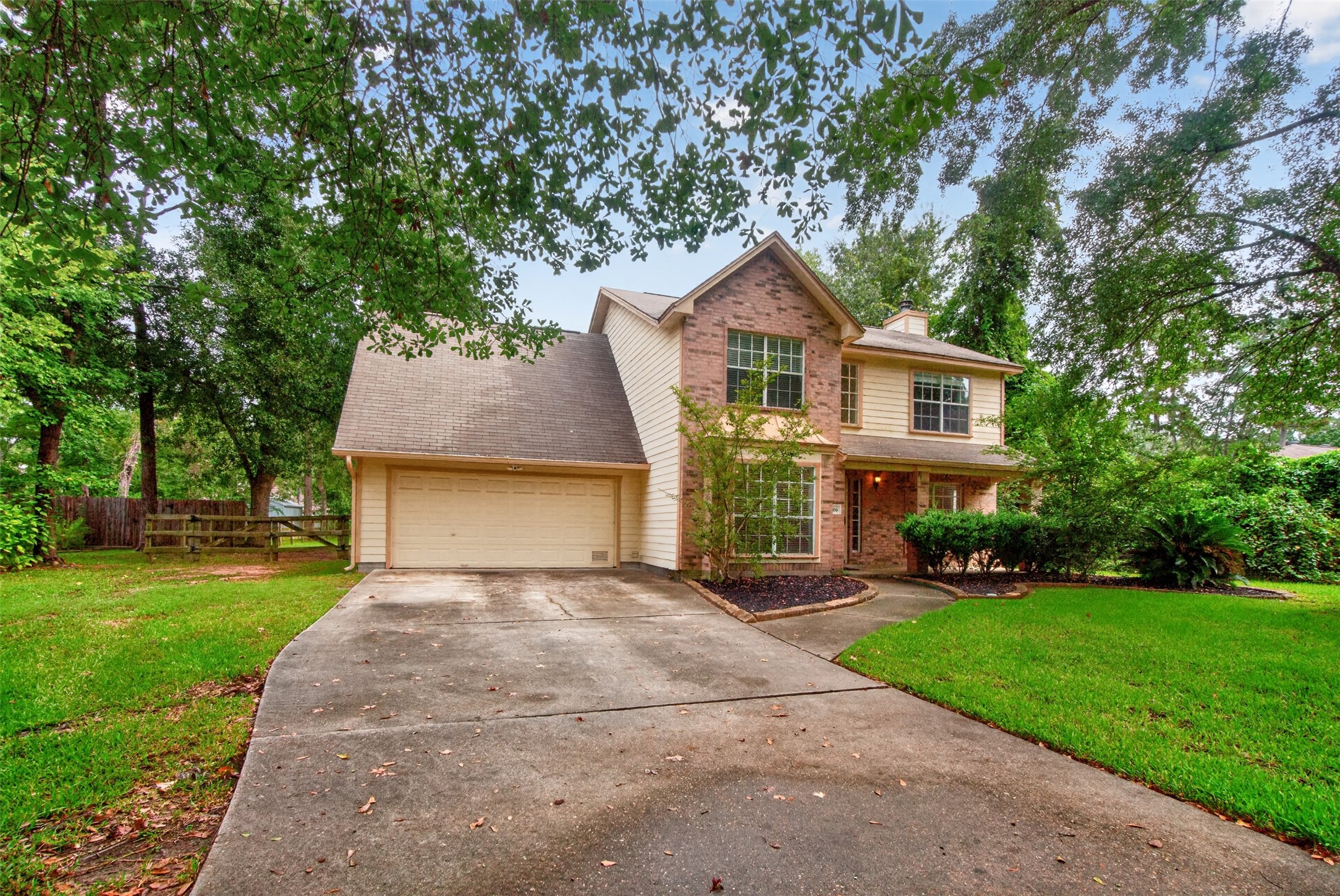 7506 Oak Bluff Drive Property Photo 2
