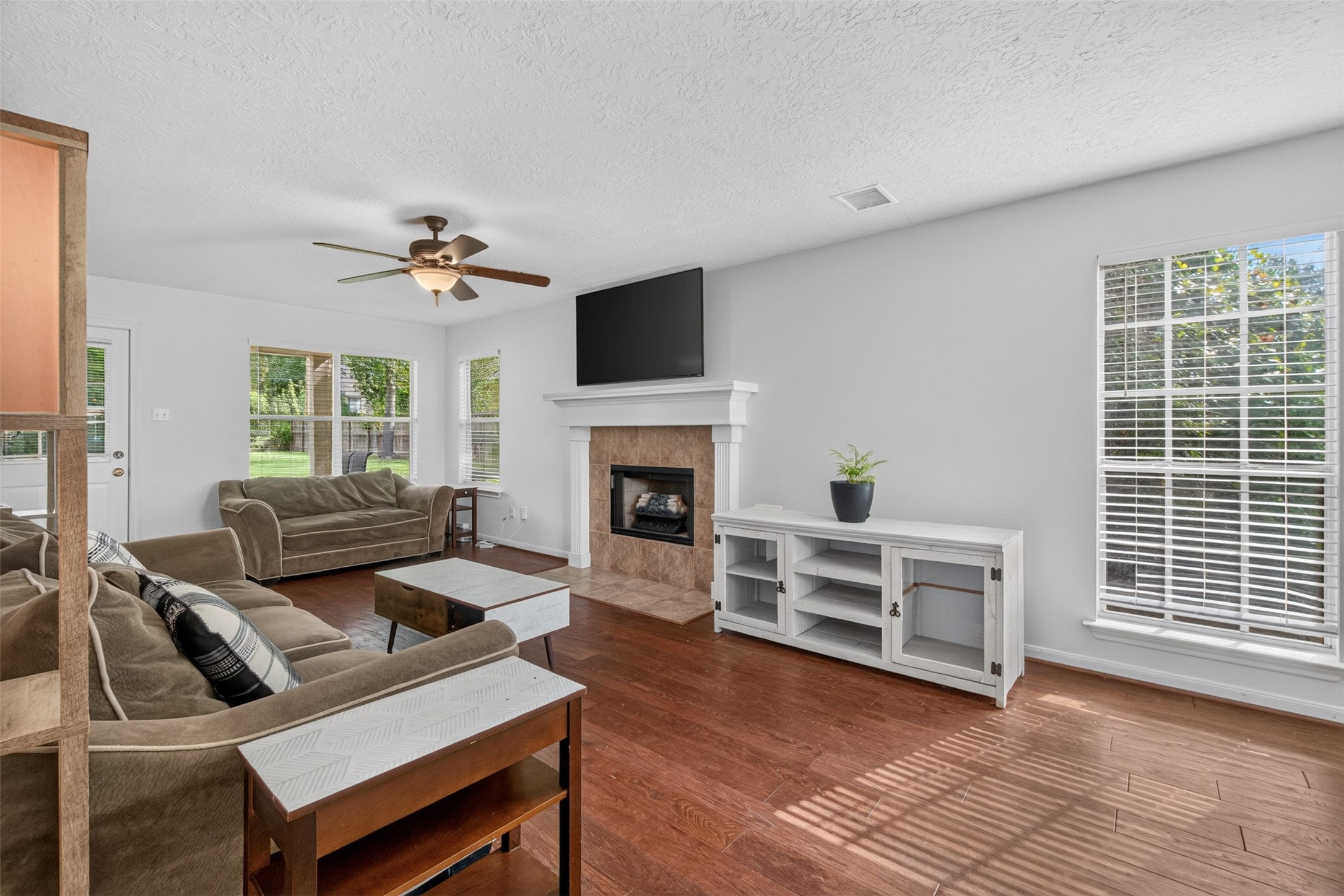 7506 Oak Bluff Drive Property Photo 4