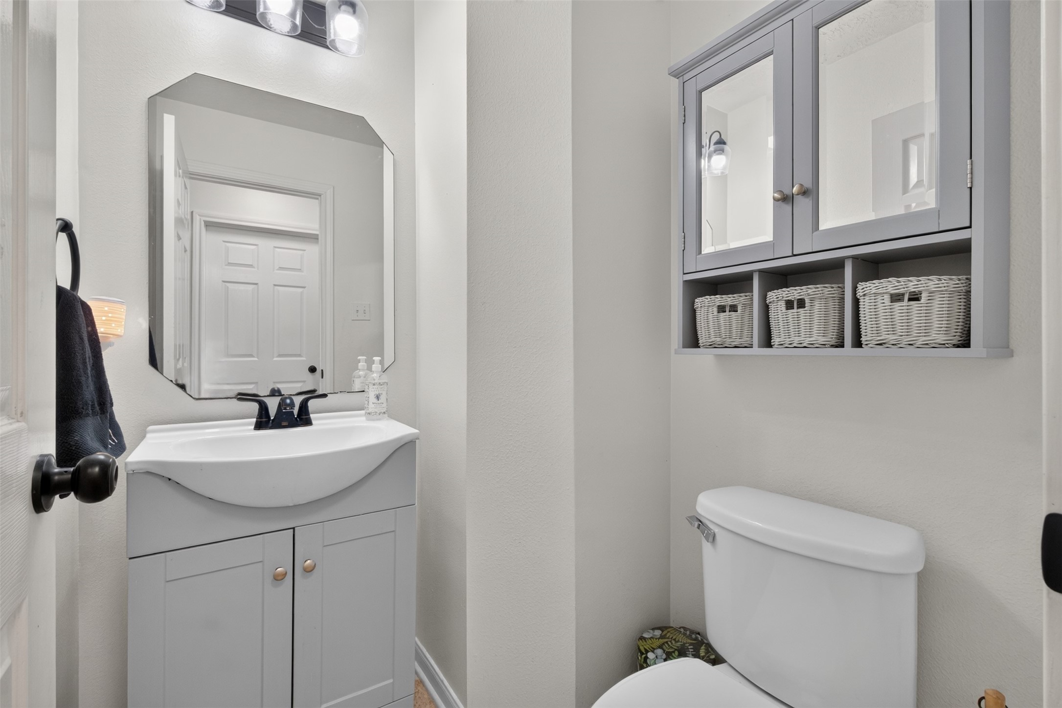 7506 Oak Bluff Drive Property Photo 8
